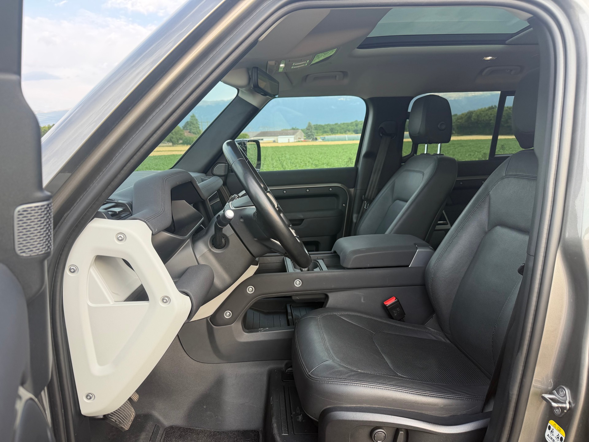 LAND ROVER Defender 110 P400e Si4 PHEV X-Dynamic SE AT8-image-12