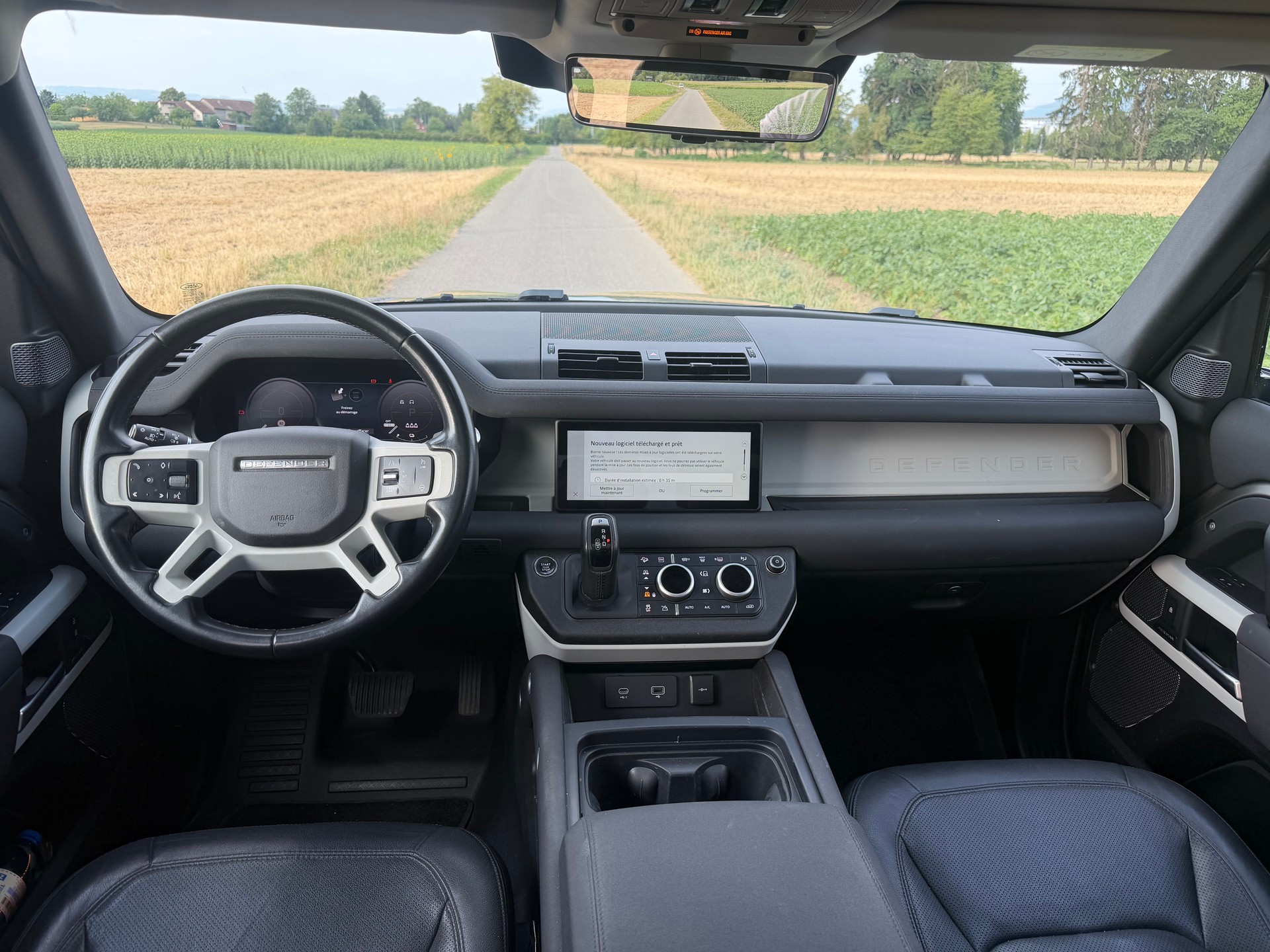 LAND ROVER Defender 110 P400e Si4 PHEV X-Dynamic SE AT8-image-14
