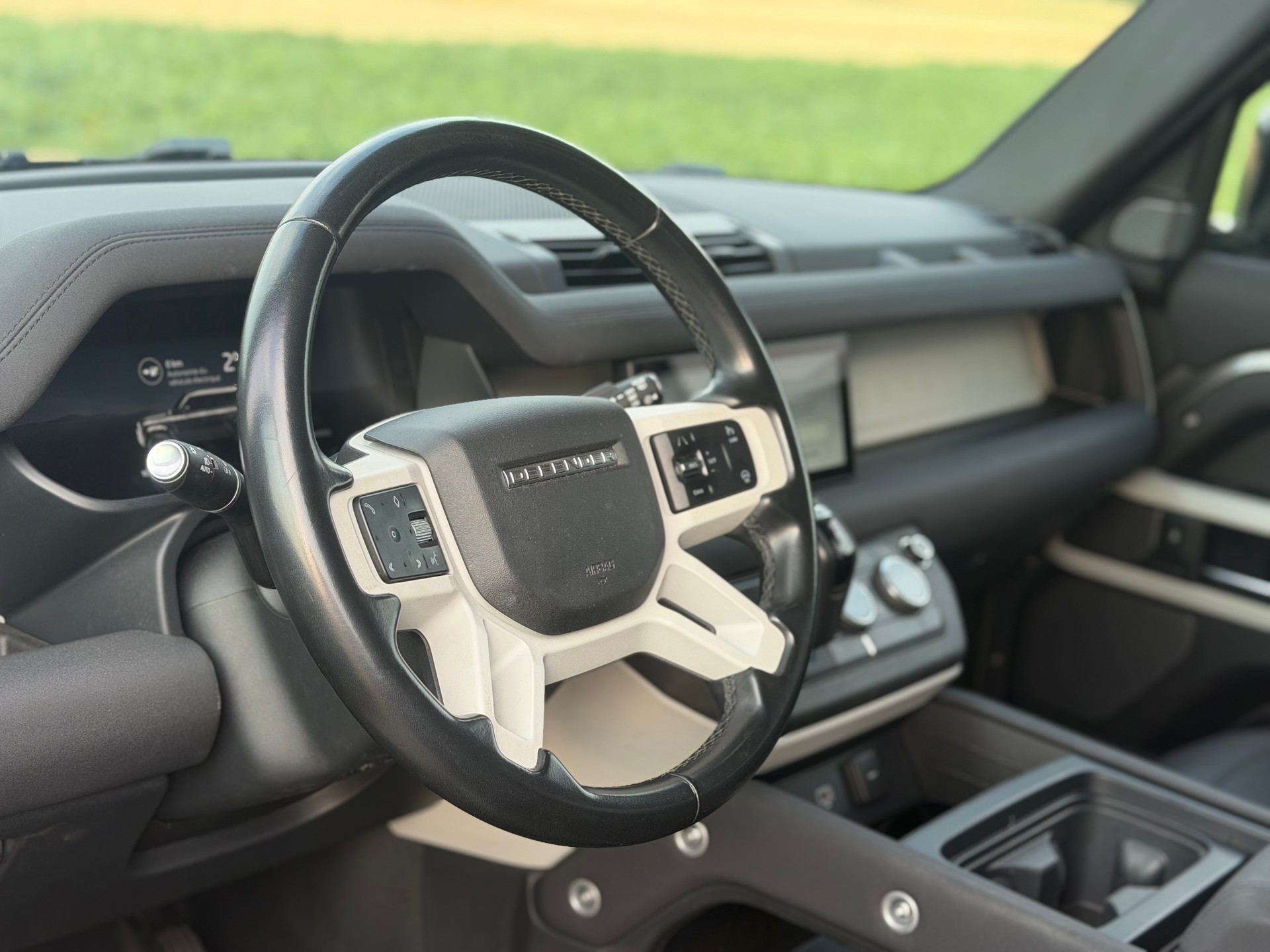 LAND ROVER Defender 110 P400e Si4 PHEV X-Dynamic SE AT8-image-11