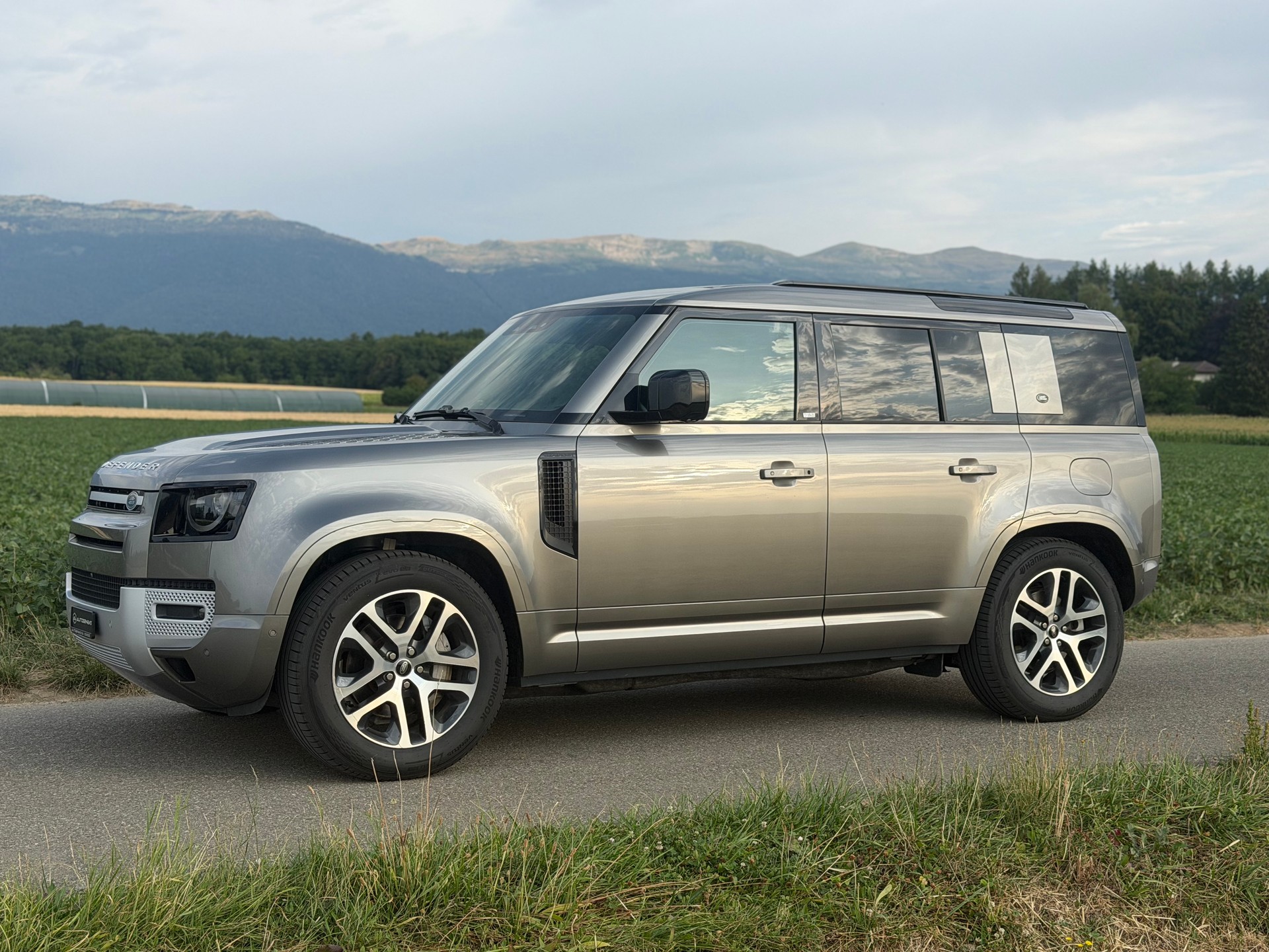 LAND ROVER Defender 110 P400e Si4 PHEV X-Dynamic SE AT8-image-4