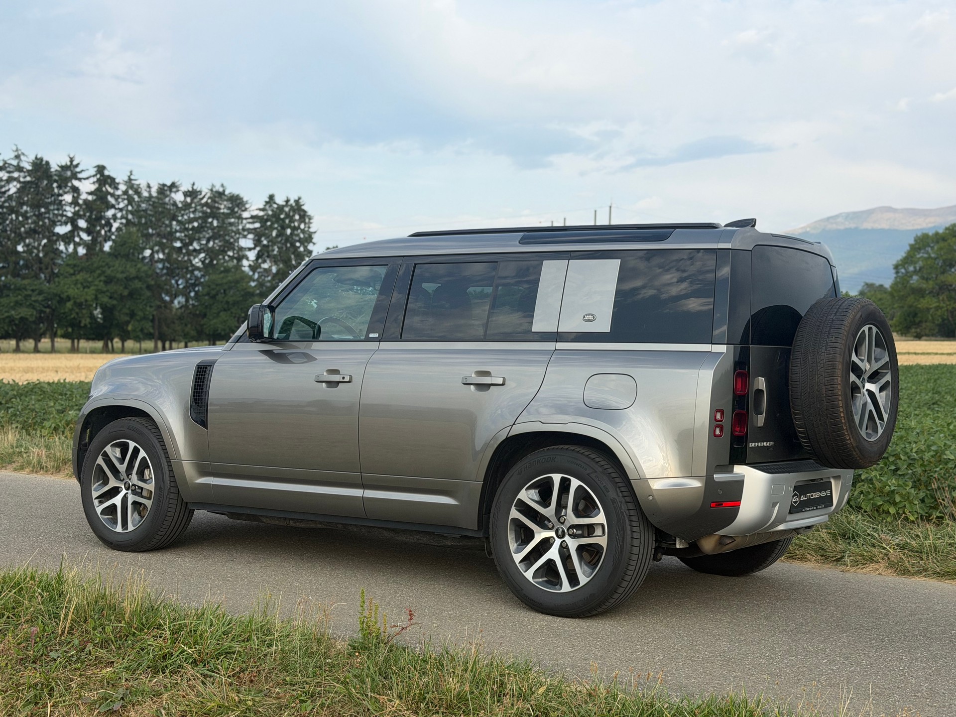LAND ROVER Defender 110 P400e Si4 PHEV X-Dynamic SE AT8-image-10