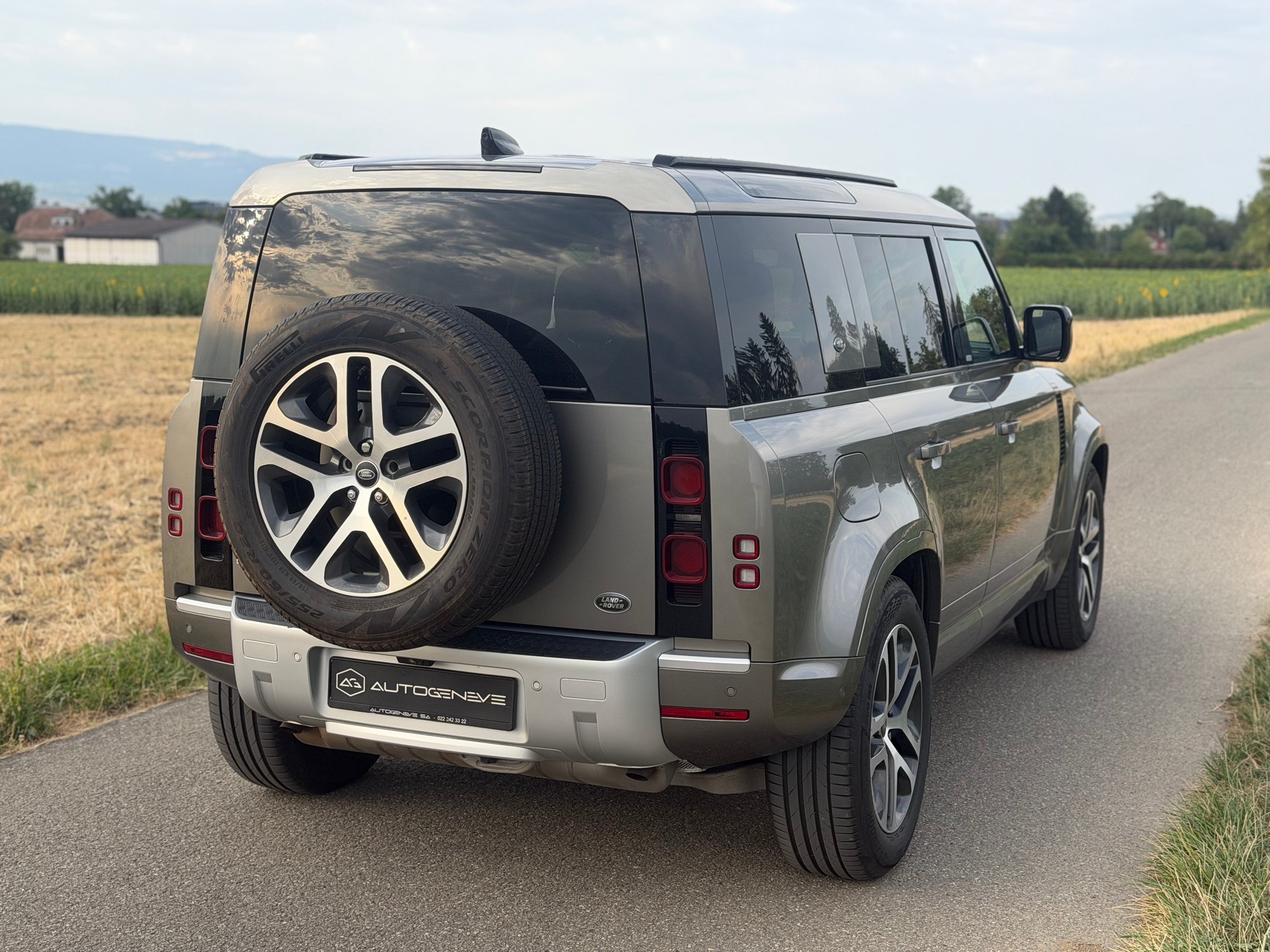 LAND ROVER Defender 110 P400e Si4 PHEV X-Dynamic SE AT8-image-7