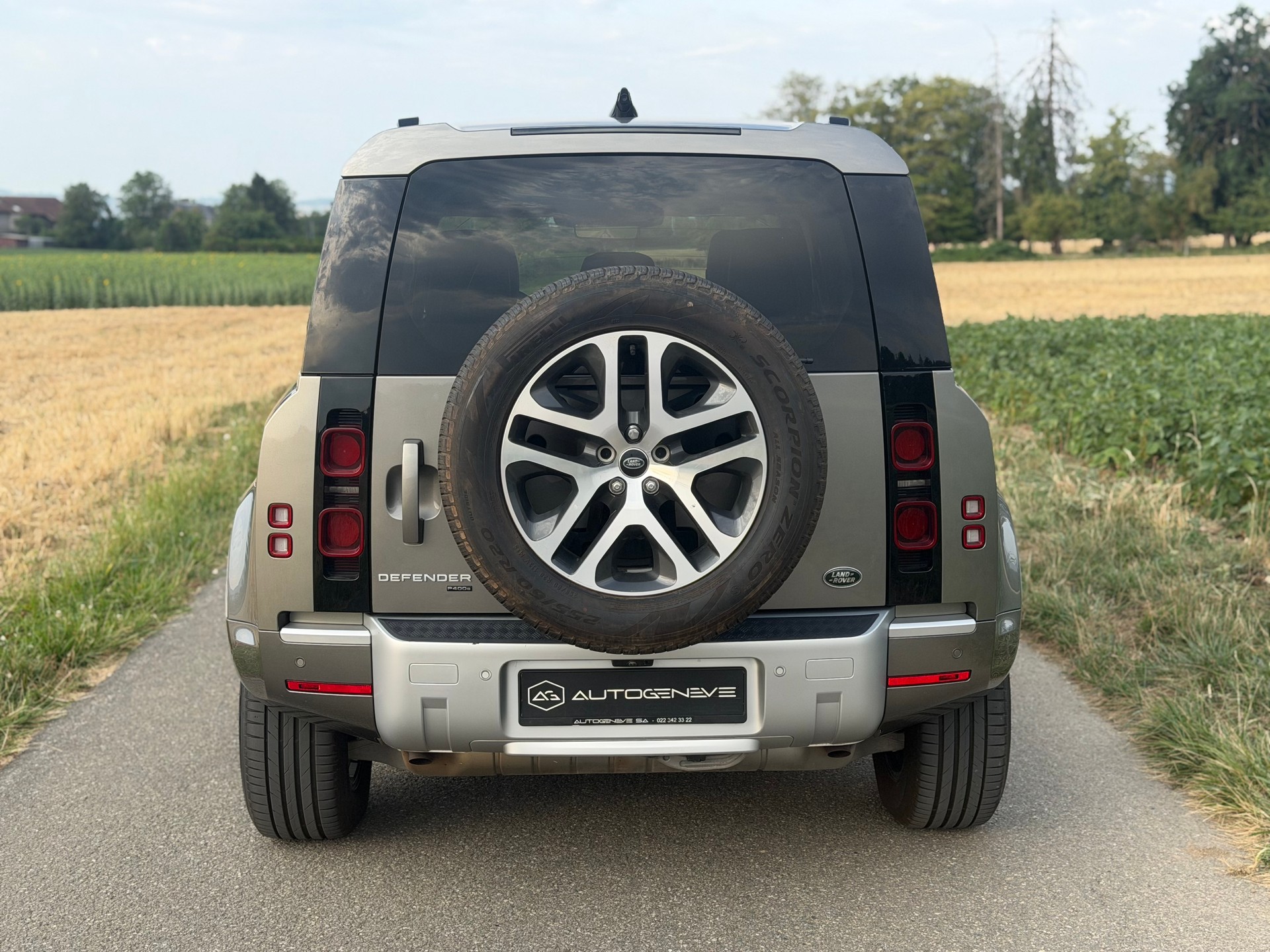 LAND ROVER Defender 110 P400e Si4 PHEV X-Dynamic SE AT8-image-8