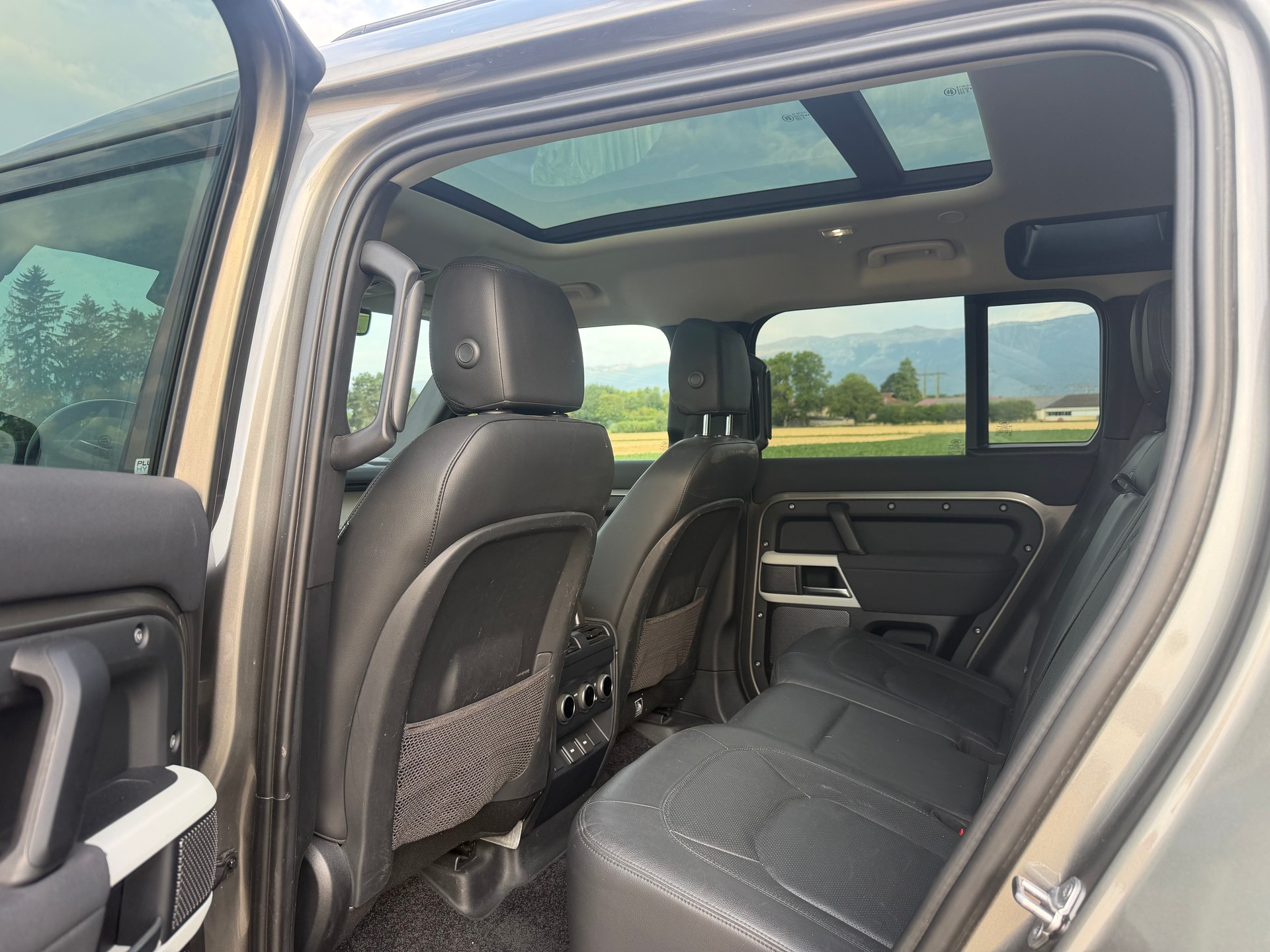 LAND ROVER Defender 110 P400e Si4 PHEV X-Dynamic SE AT8-image-13
