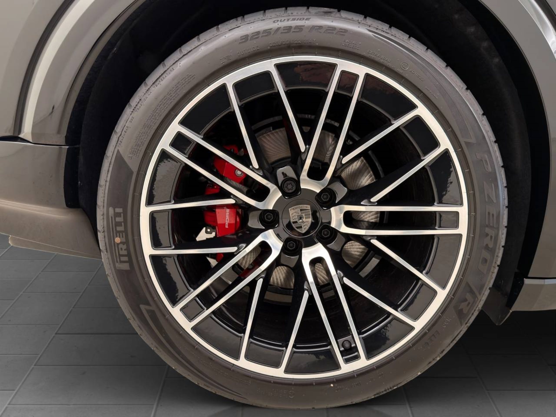 PORSCHE Cayenne Turbo Coupé Electric-image-11