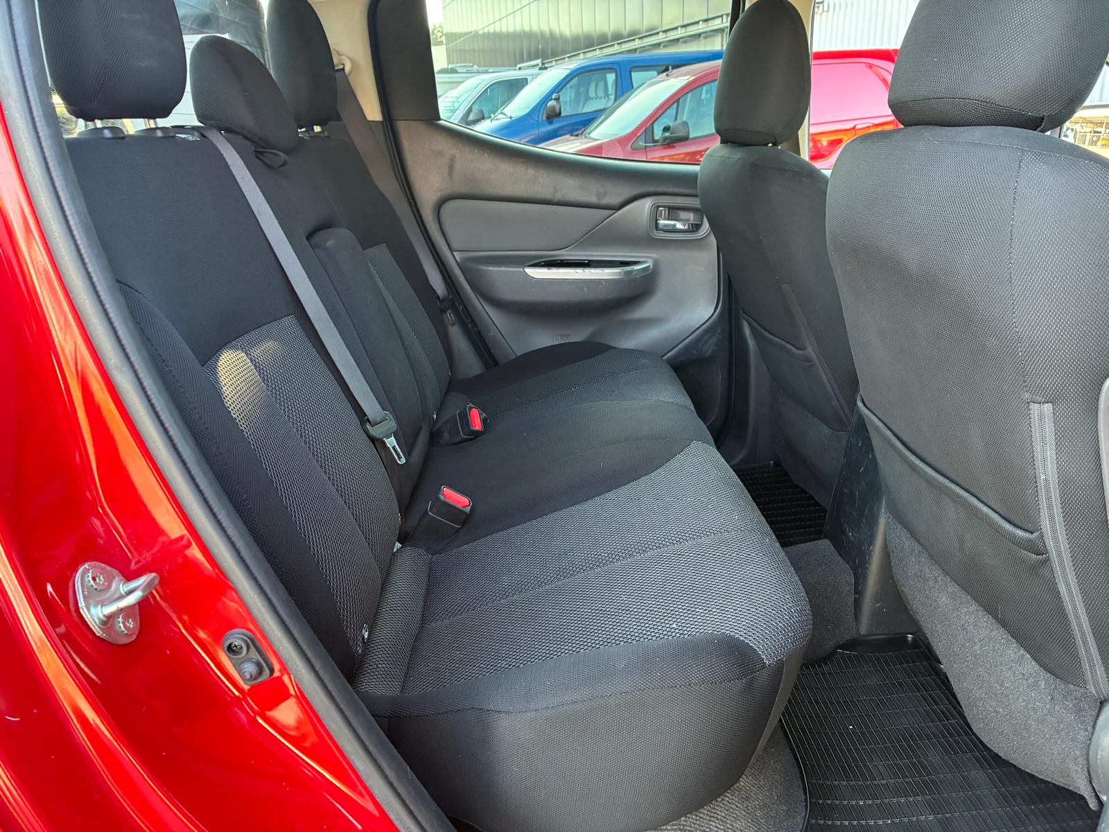 MITSUBISHI L 200-image-4