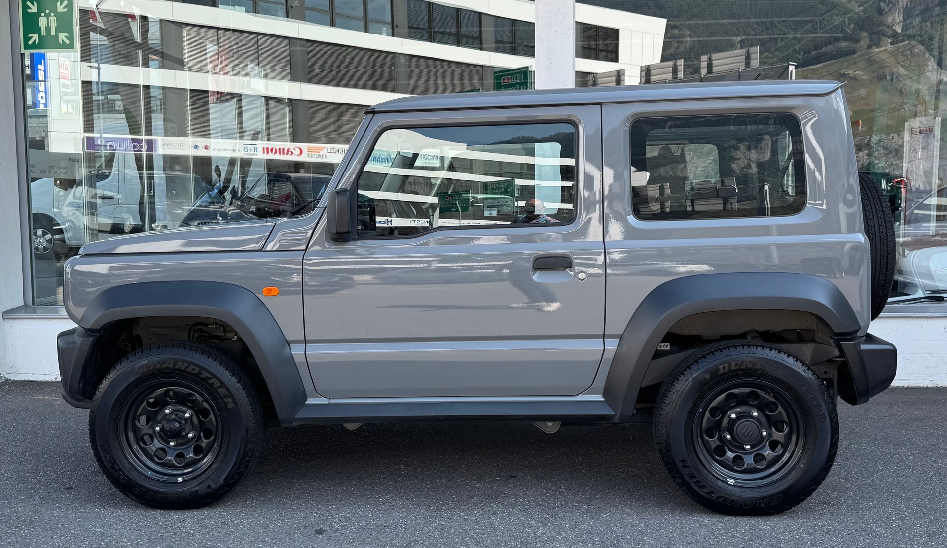 SUZUKI Jimny 1.5 Compact+ 4x4-image-2