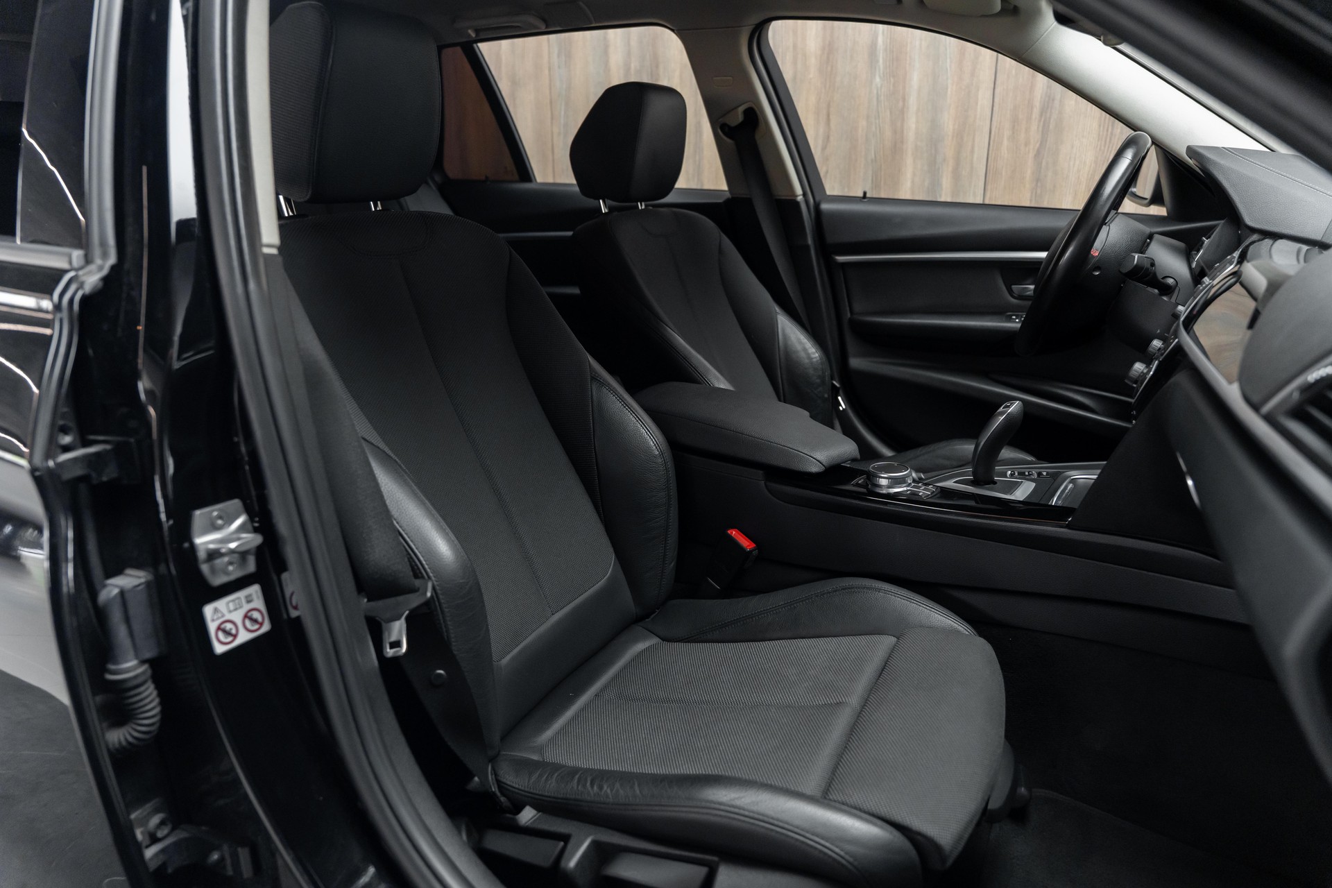 BMW 318d Touring Edition Sport Line Steptronic-image-8