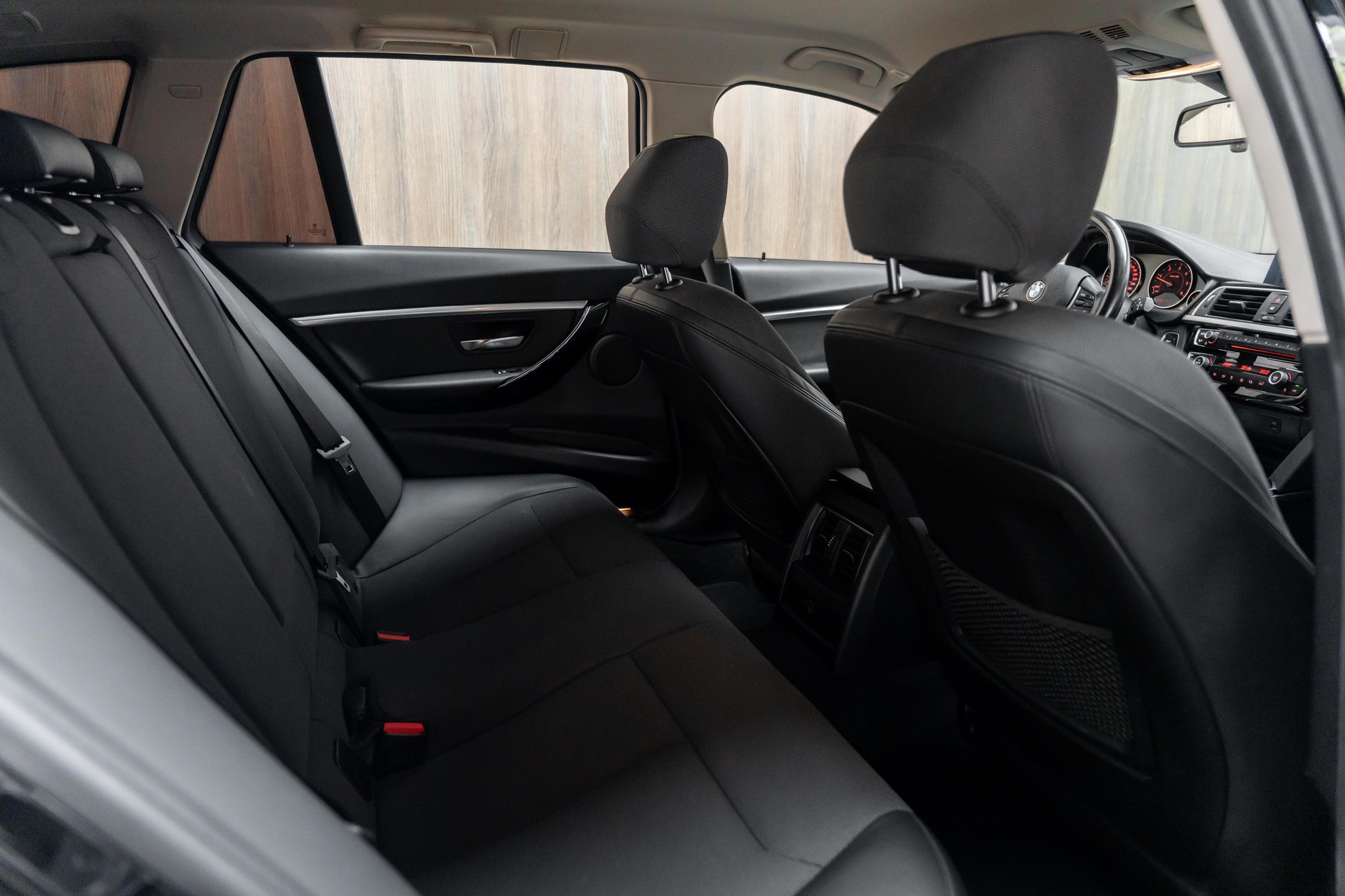 BMW 318d Touring Edition Sport Line Steptronic-image-9