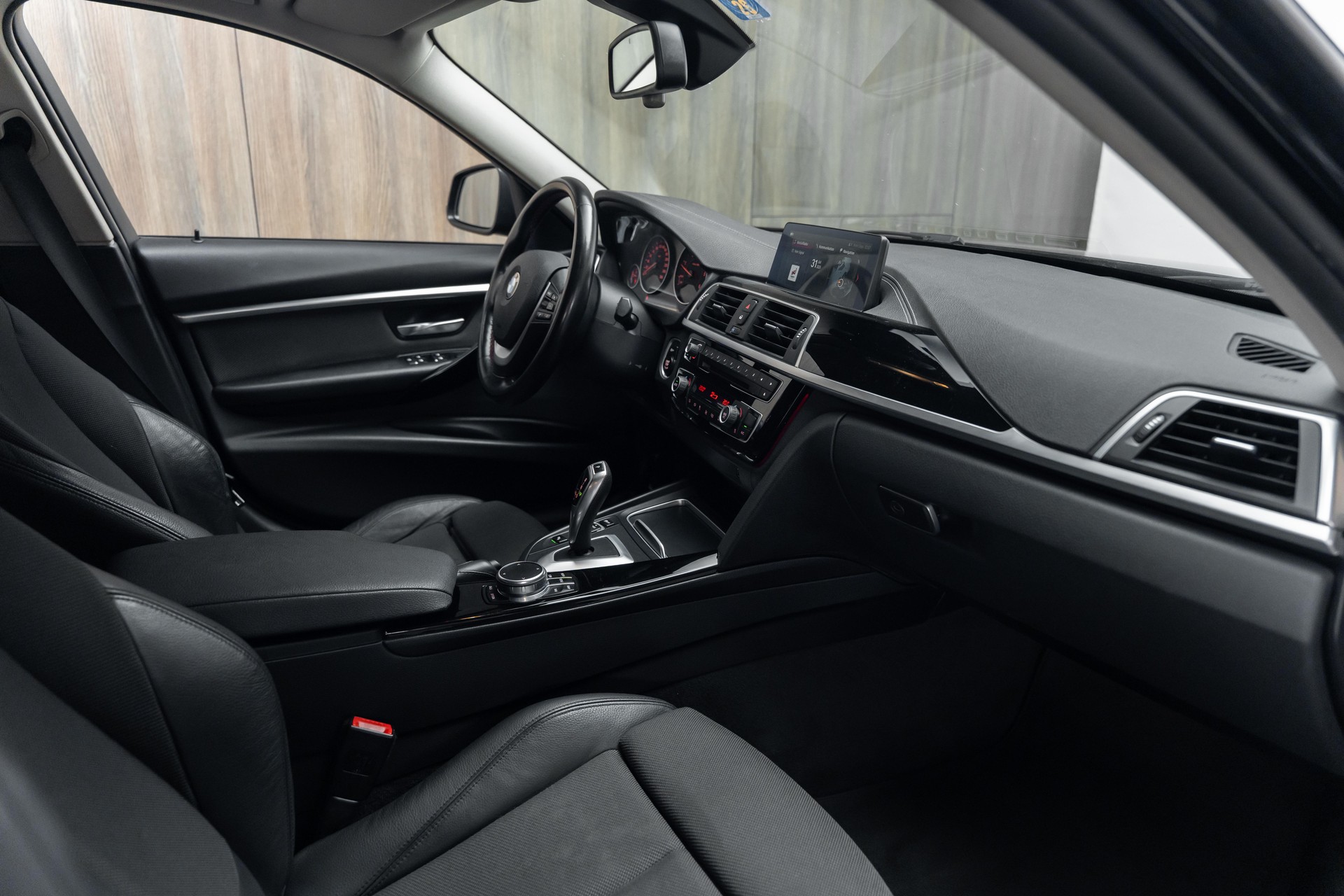 BMW 318d Touring Edition Sport Line Steptronic-image-7