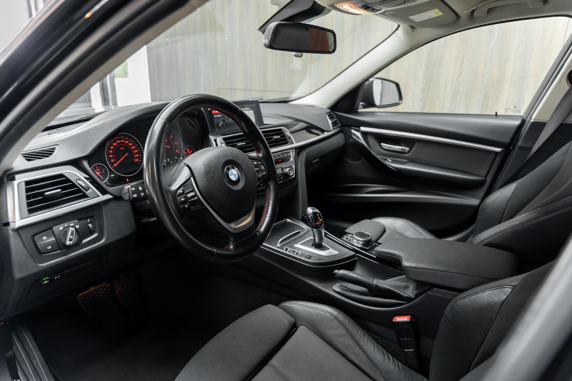 BMW 318d Touring Edition Sport Line Steptronic-image-3