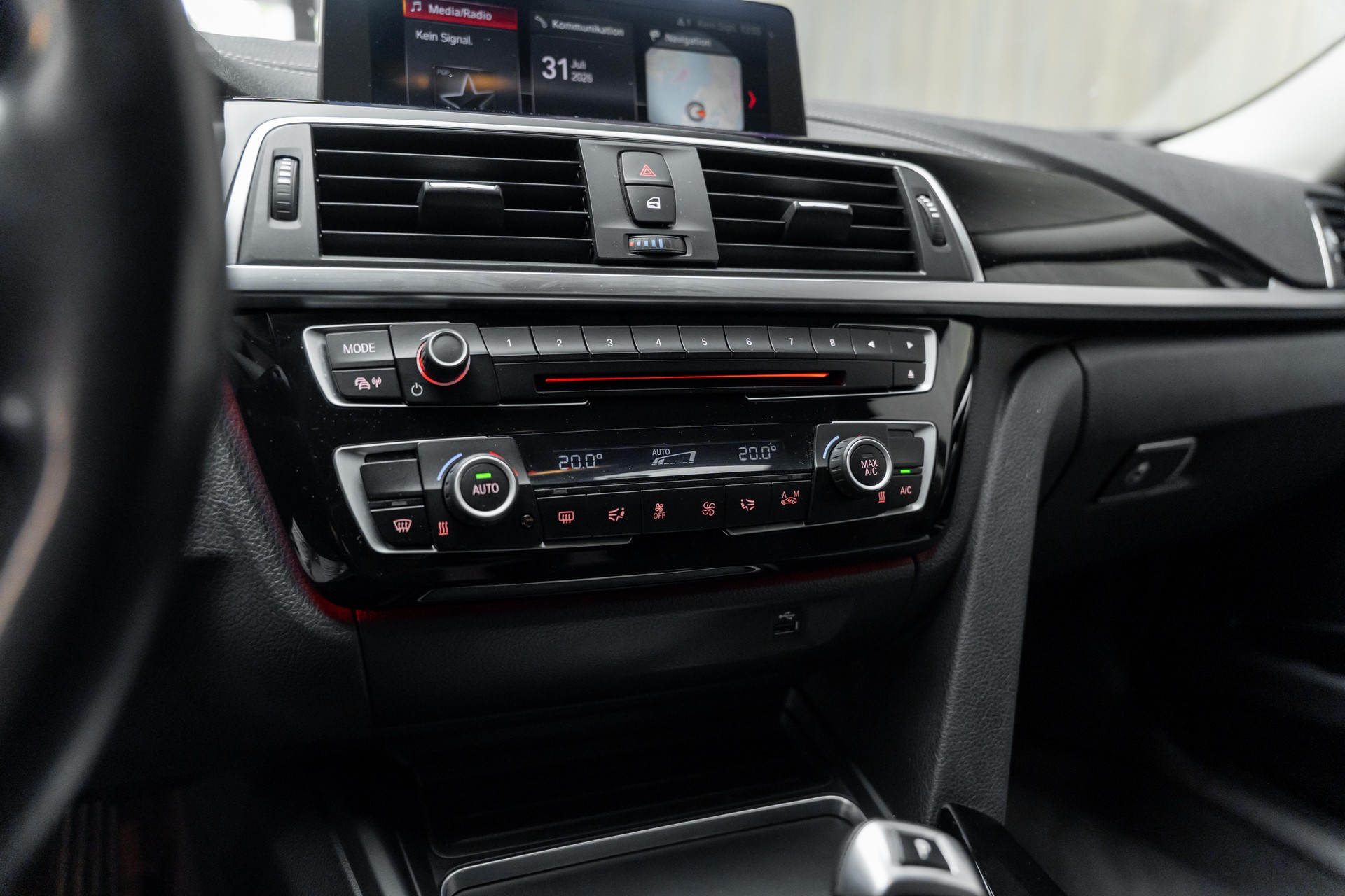 BMW 318d Touring Edition Sport Line Steptronic-image-13