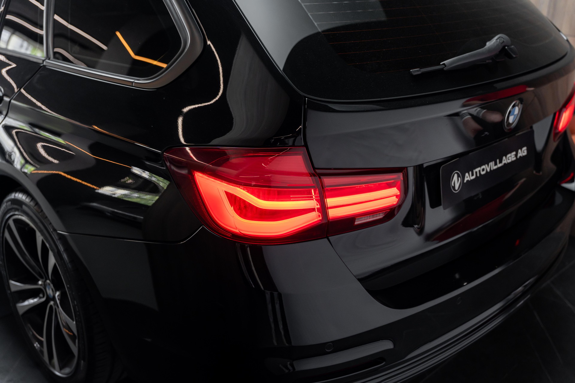 BMW 318d Touring Edition Sport Line Steptronic-image-23