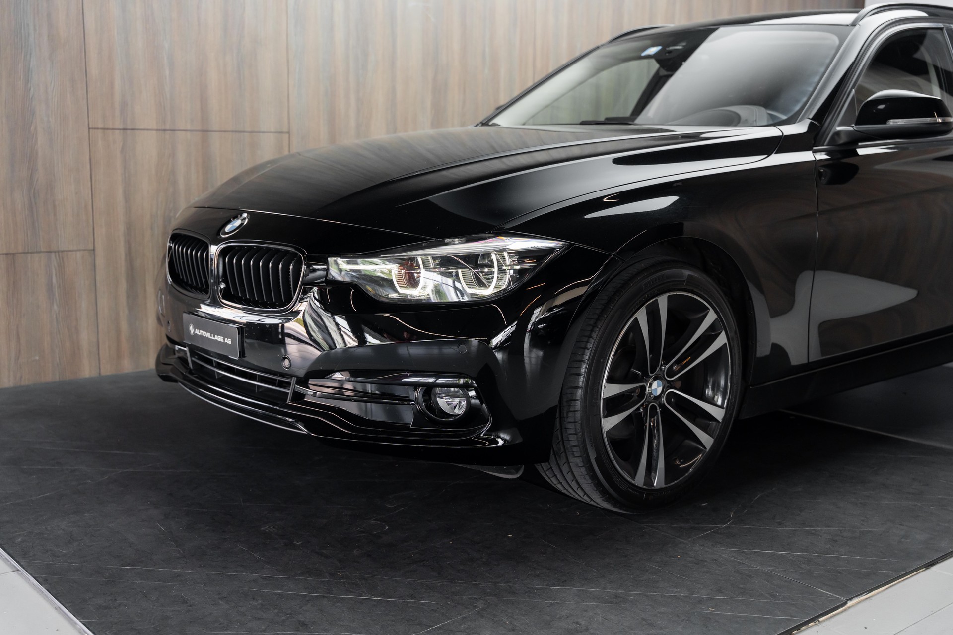 BMW 318d Touring Edition Sport Line Steptronic-image-24