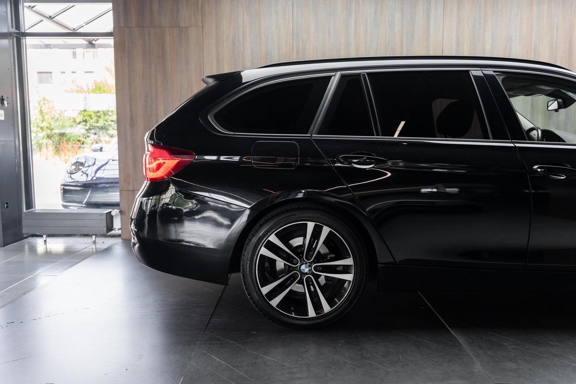 BMW 318d Touring Edition Sport Line Steptronic-image-29