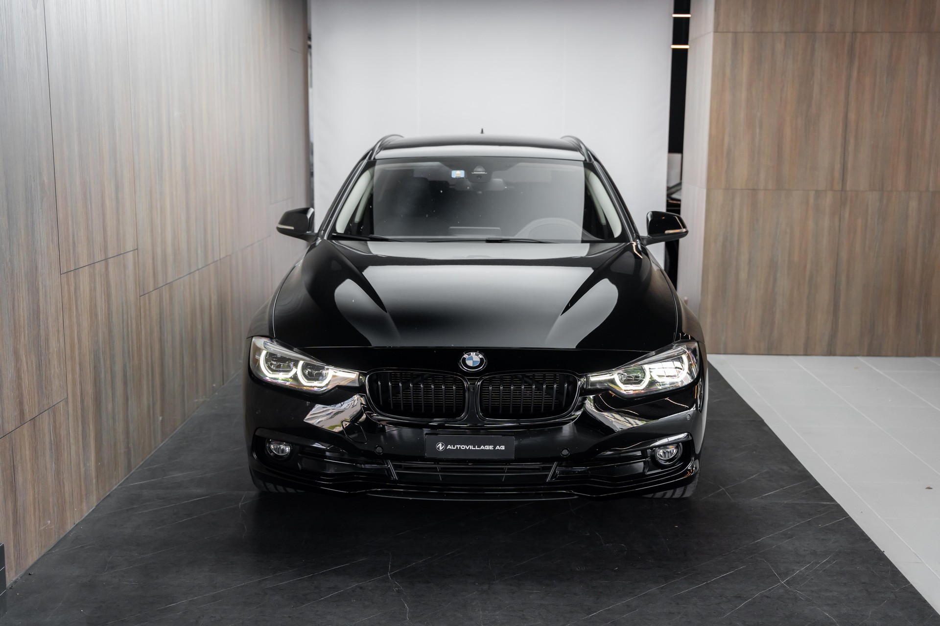 BMW 318d Touring Edition Sport Line Steptronic-image-26