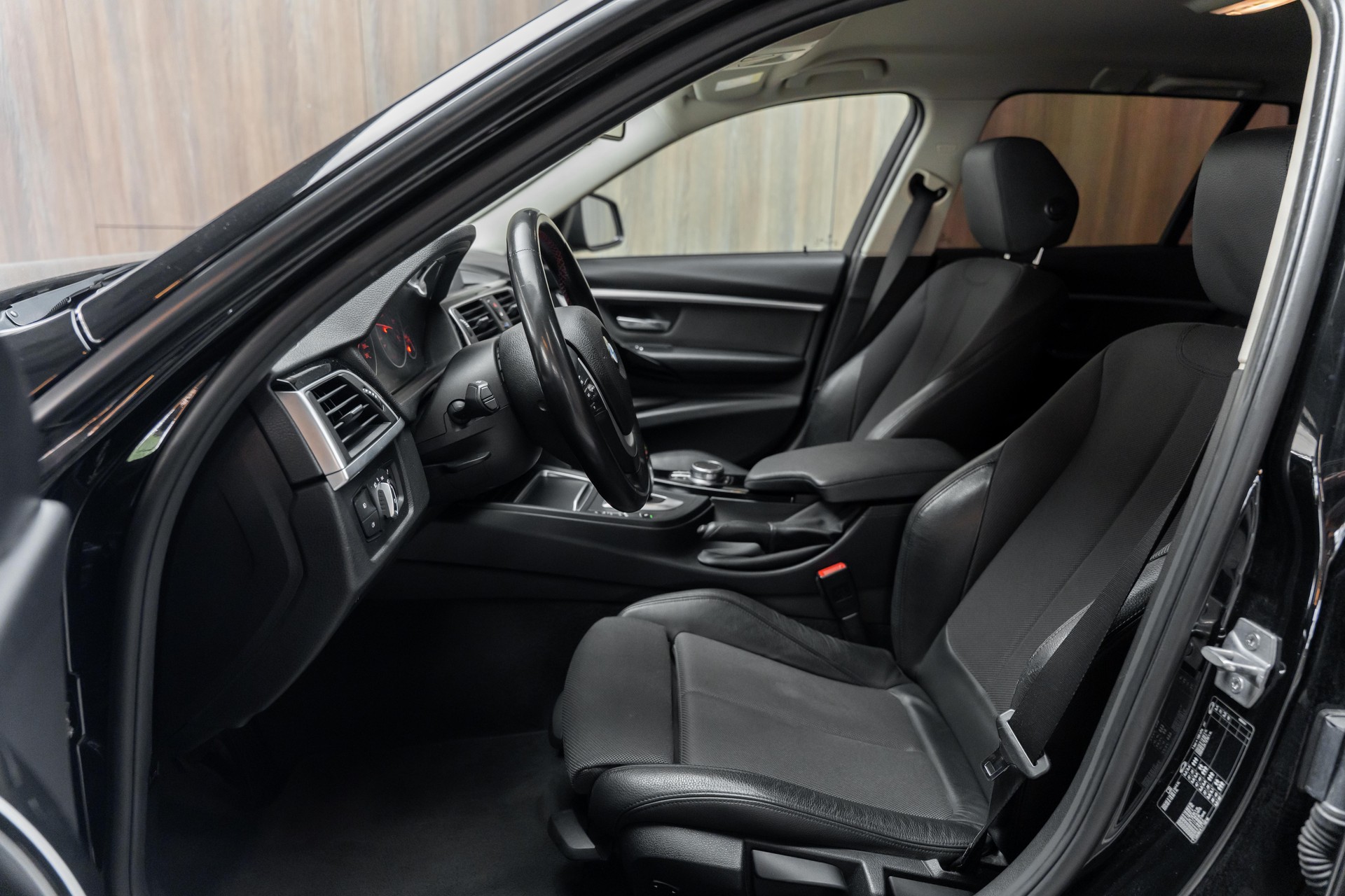 BMW 318d Touring Edition Sport Line Steptronic-image-4