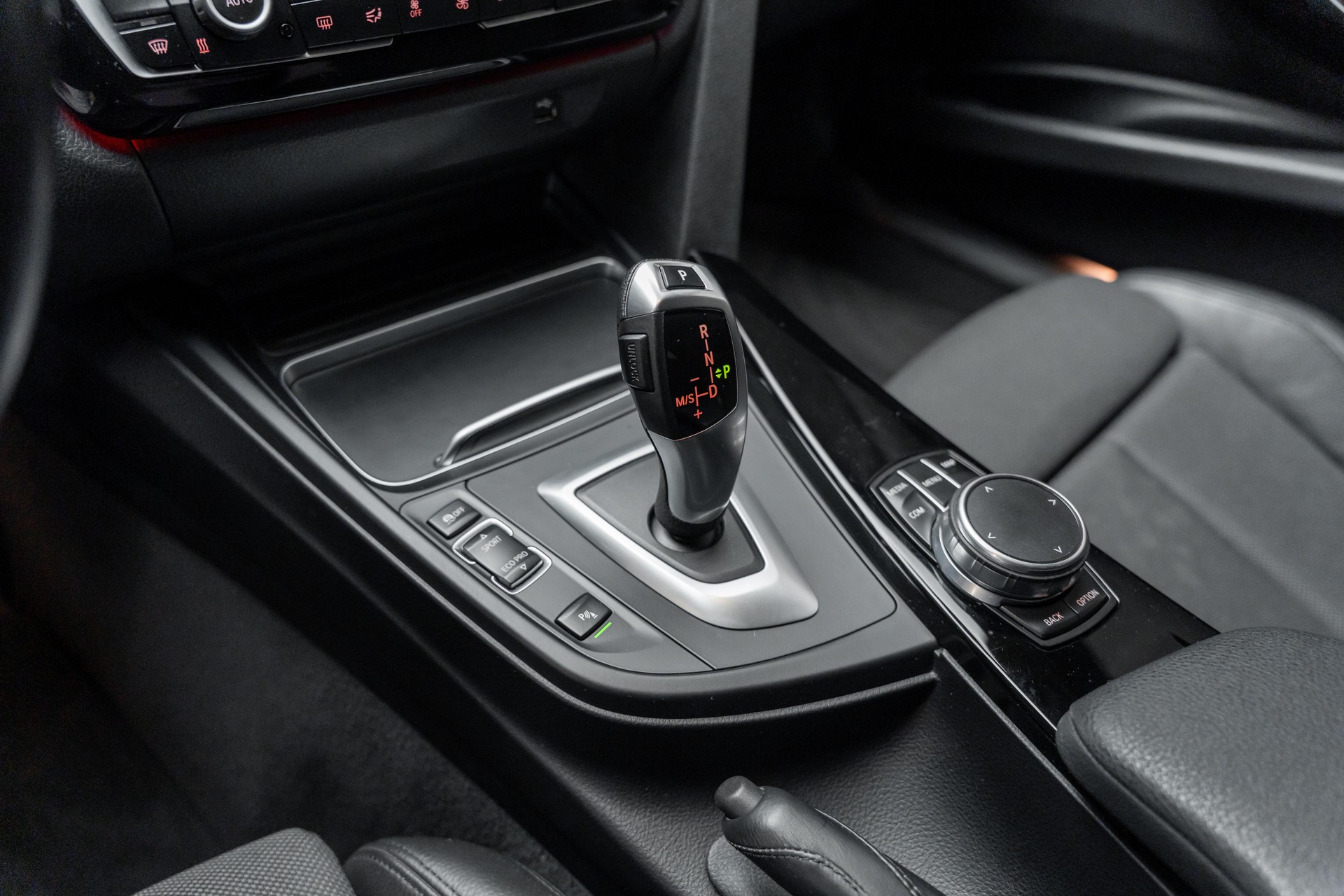 BMW 318d Touring Edition Sport Line Steptronic-image-14