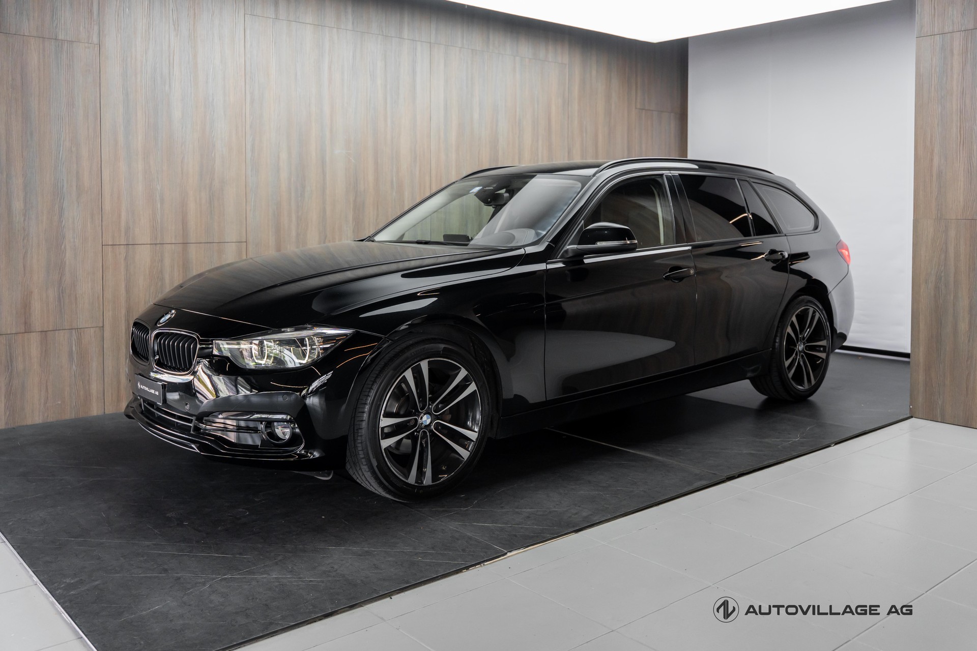 BMW 318d Touring Edition Sport Line Steptronic-image-0