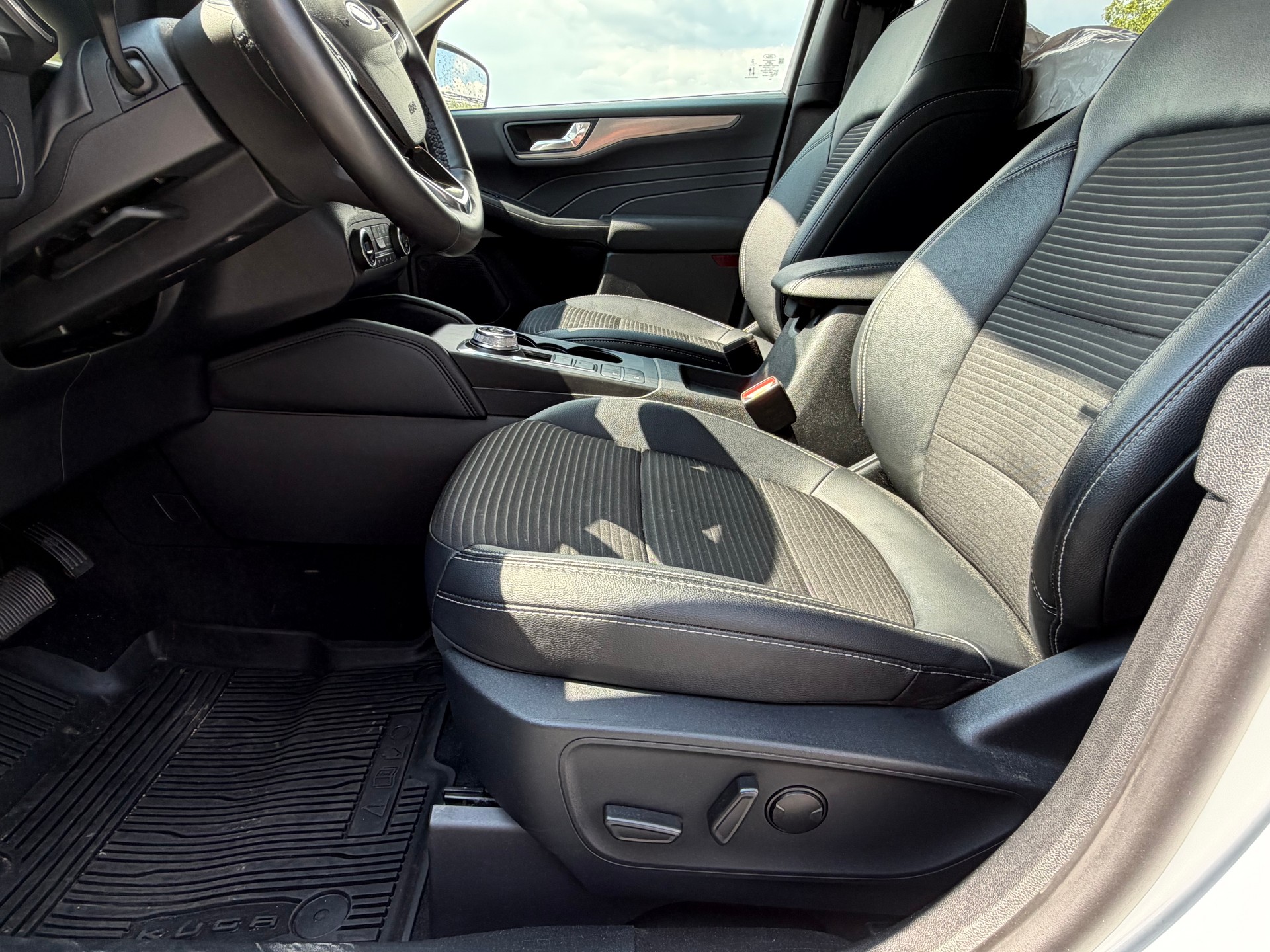 FORD Kuga 2.5 FHEV Titanium X 4WD-image-5