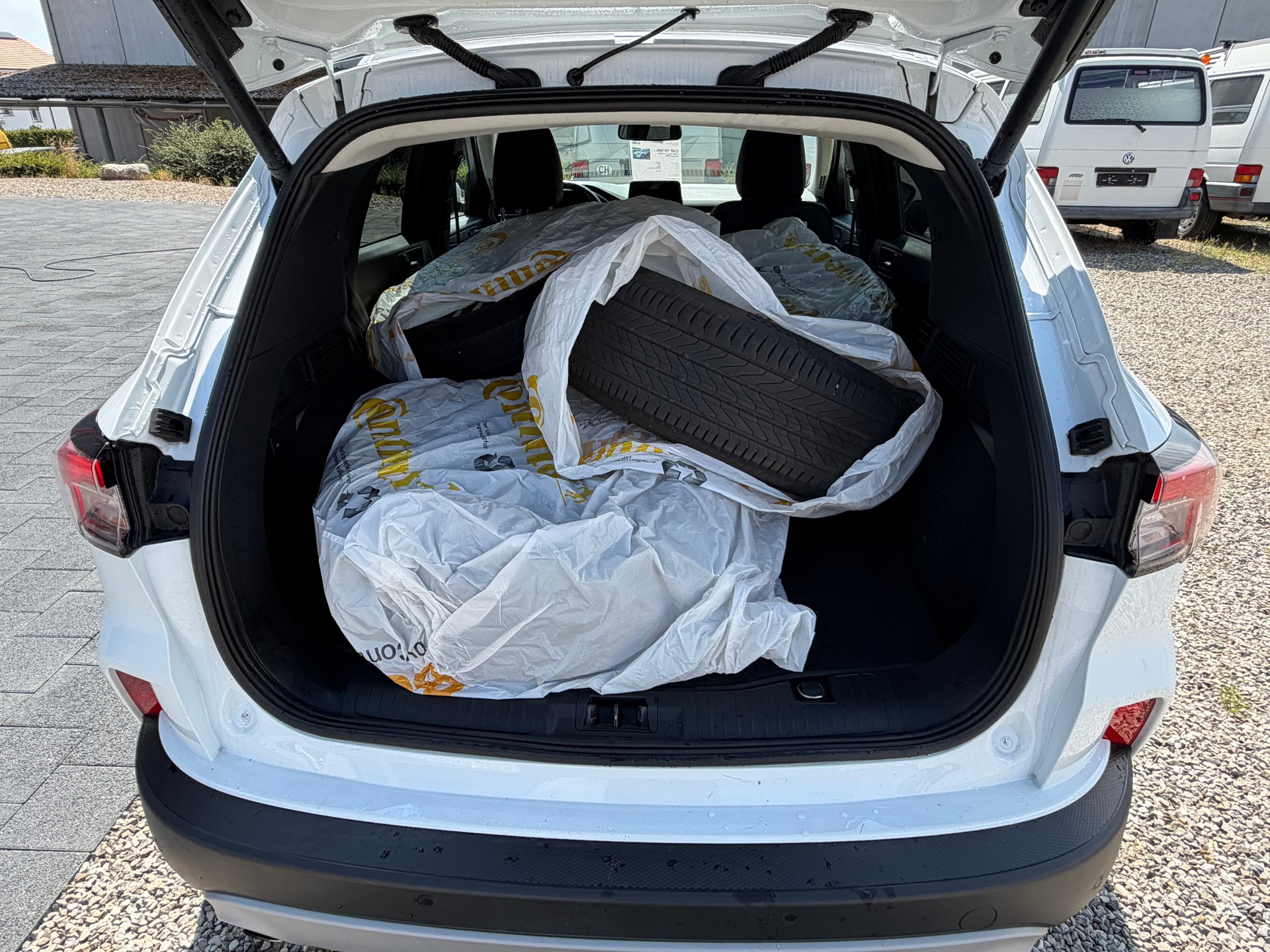 FORD Kuga 2.5 FHEV Titanium X 4WD-image-6