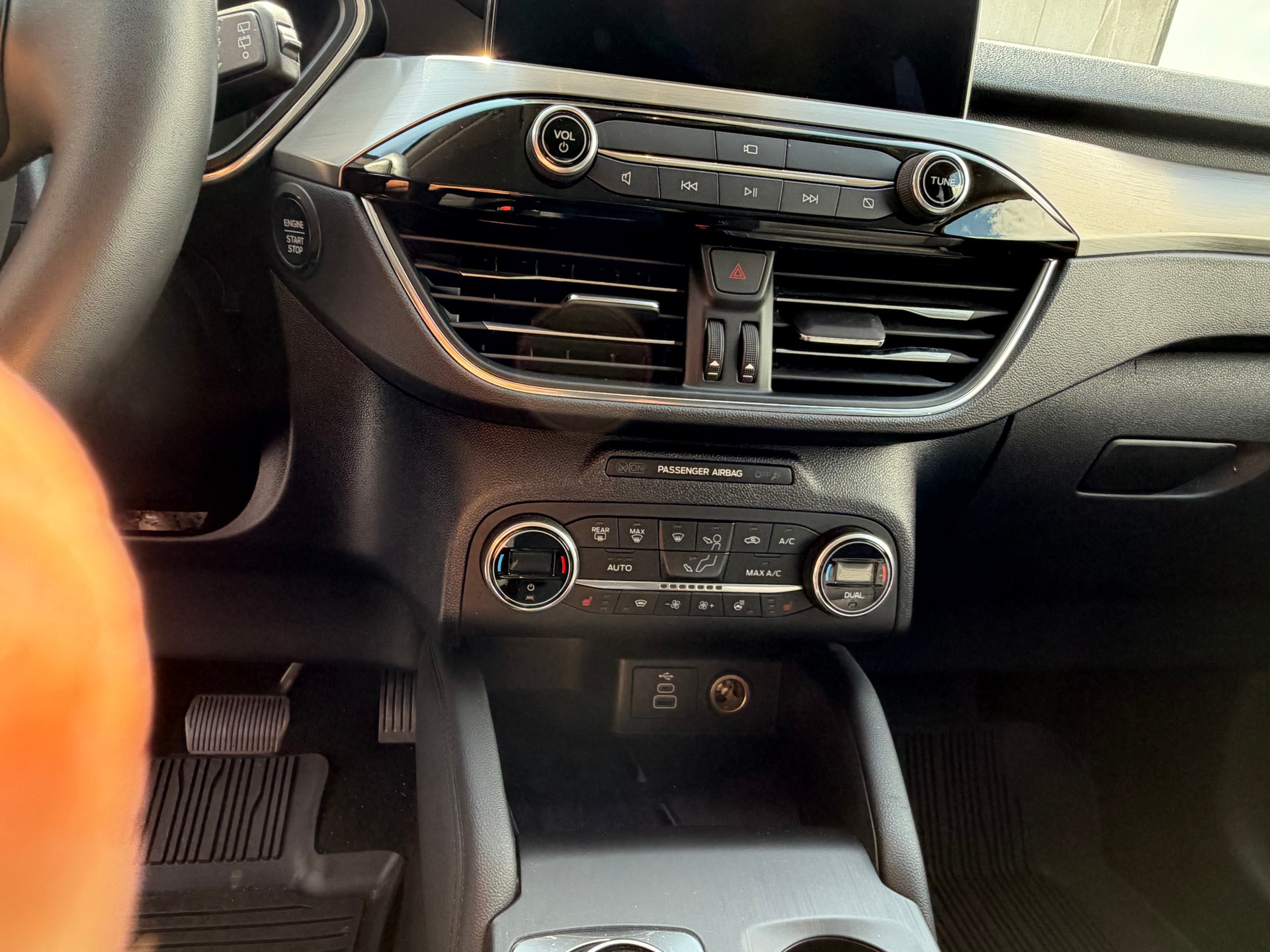 FORD Kuga 2.5 FHEV Titanium X 4WD-image-4