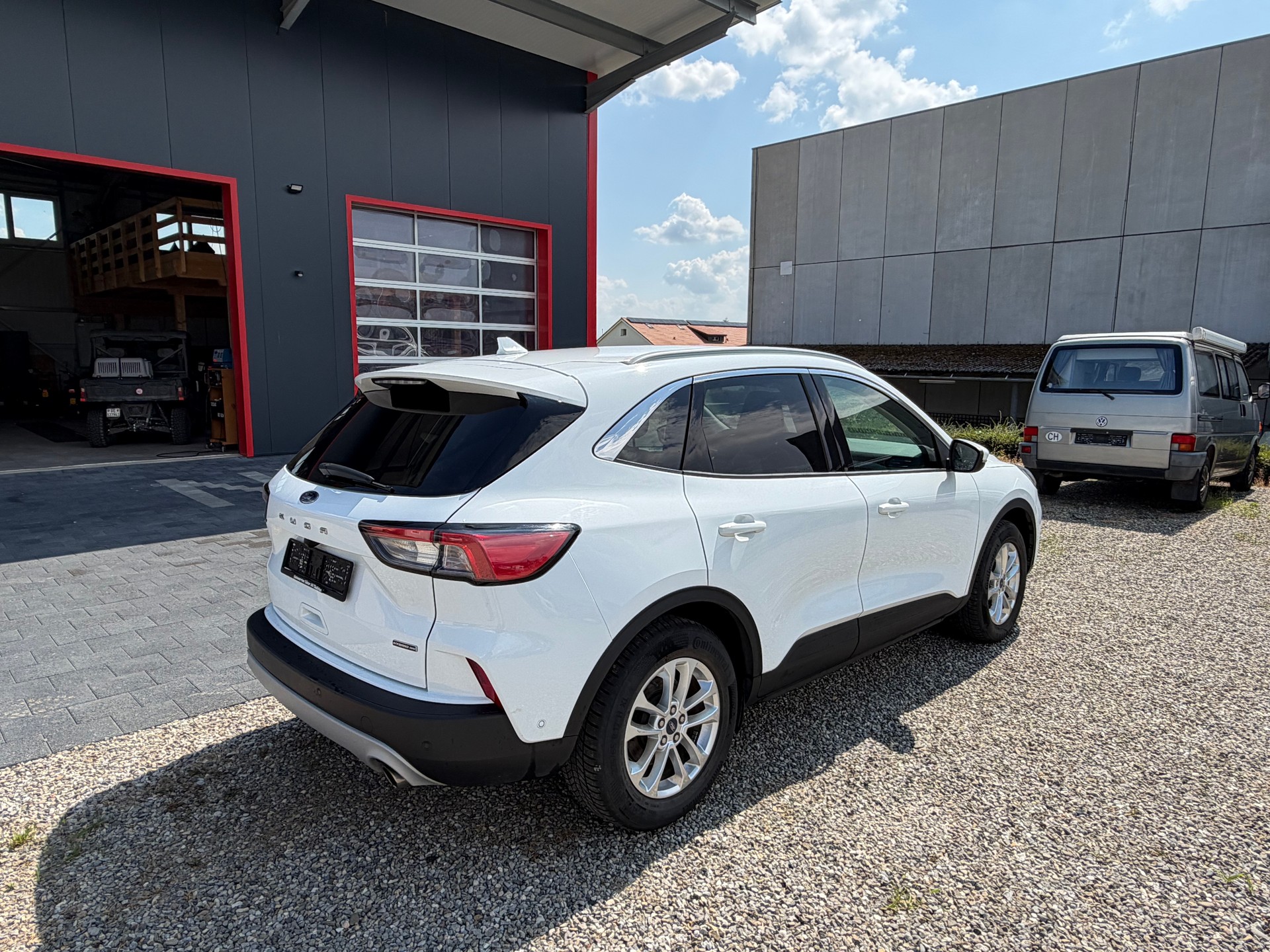FORD Kuga 2.5 FHEV Titanium X 4WD-image-2