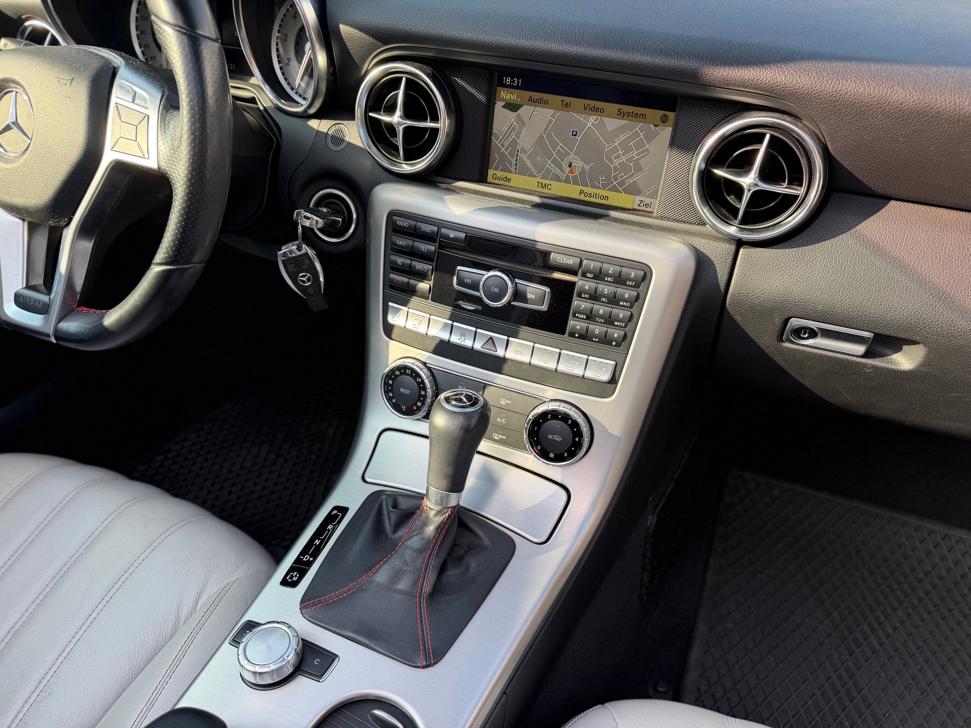 MERCEDES-BENZ SLK 200 7G-Tronic AMG Line-image-11