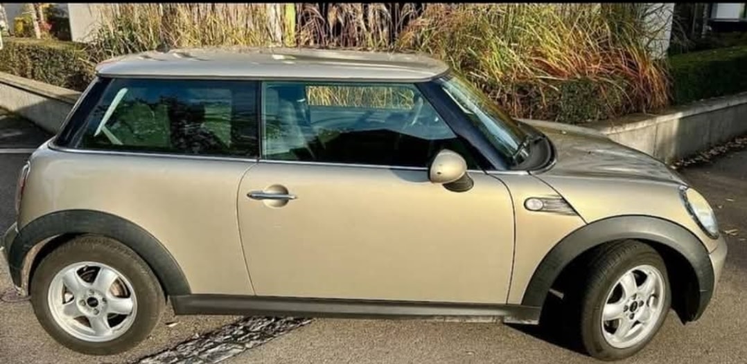 MINI 1.6i Cooper-image-1