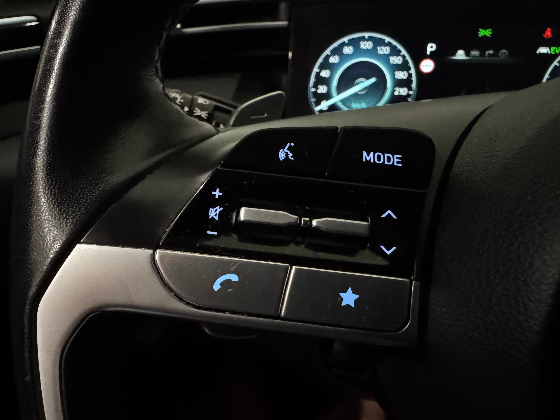 HYUNDAI Tucson 1.6 TGDI HEV Amplia 4WD | 1.Hand | CH |-image-21