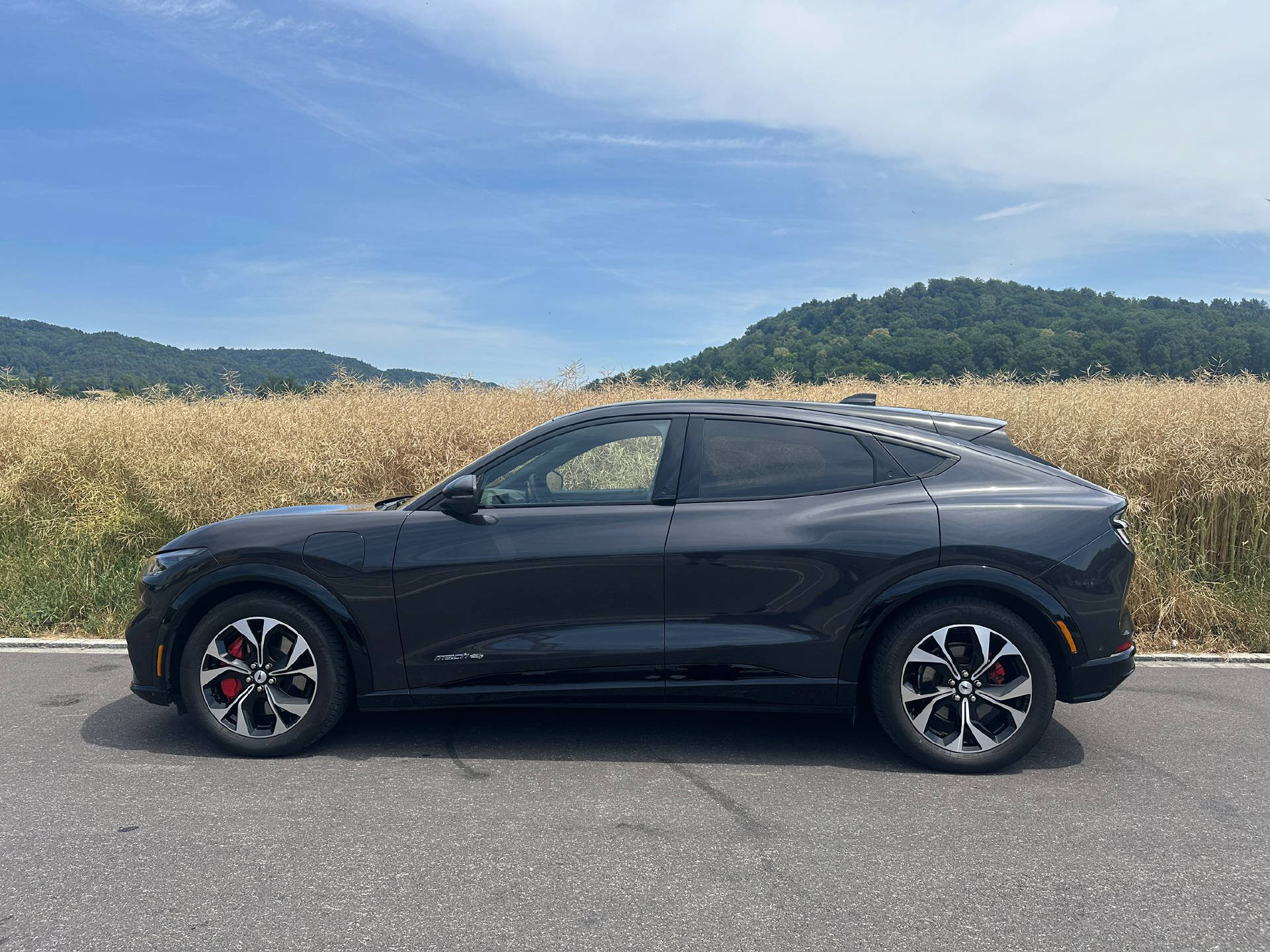 FORD Mustang Mach-E Standard AWD-image-2