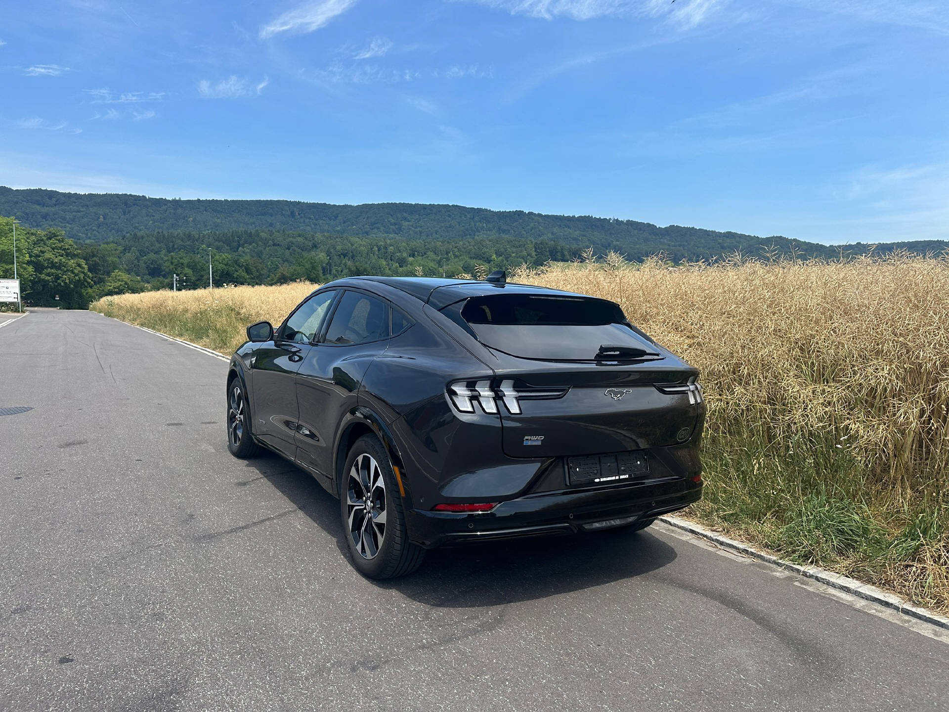 FORD Mustang Mach-E Standard AWD-image-7