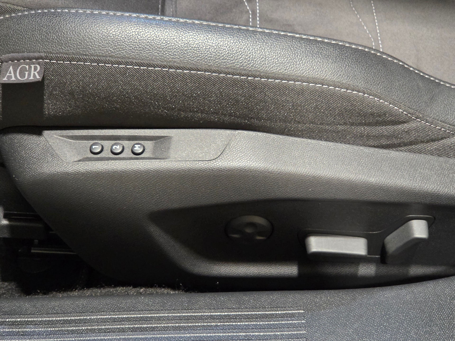 OPEL Astra 1.2i Turbo Swiss Premium Ultimate Limousine-image-19