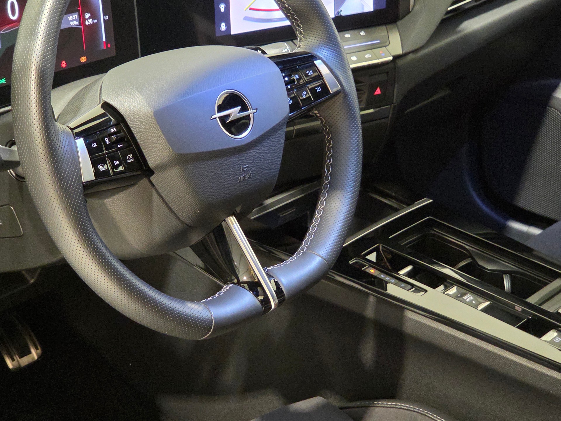 OPEL Astra 1.2i Turbo Swiss Premium Ultimate Limousine-image-7