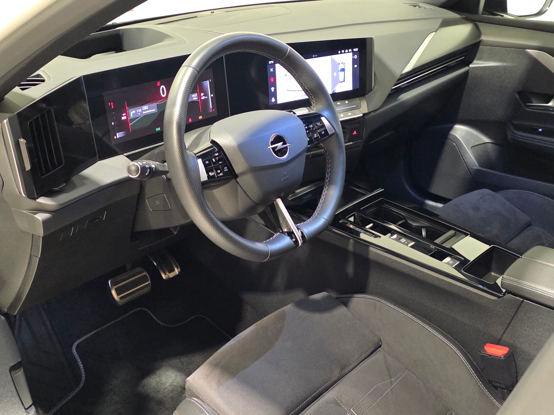 OPEL Astra 1.2i Turbo Swiss Premium Ultimate Limousine-image-6