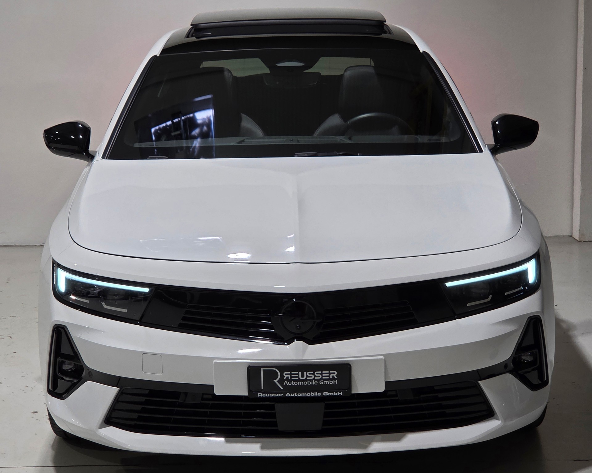 OPEL Astra 1.2i Turbo Swiss Premium Ultimate Limousine-image-25