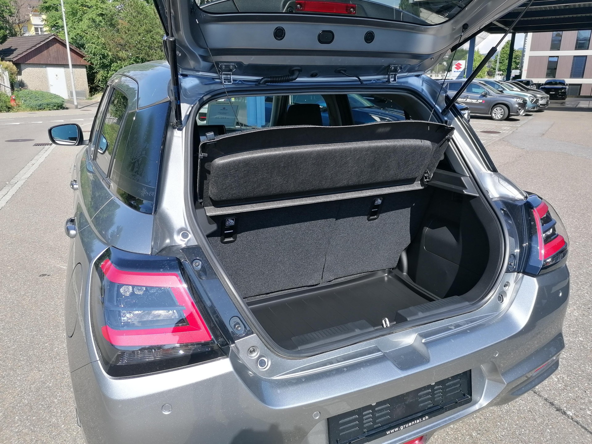 SUZUKI Swift 1.2 Compact Top Hybrid-image-8