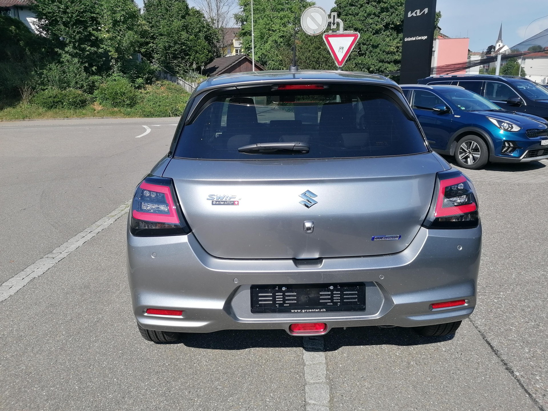 SUZUKI Swift 1.2 Compact Top Hybrid-image-4