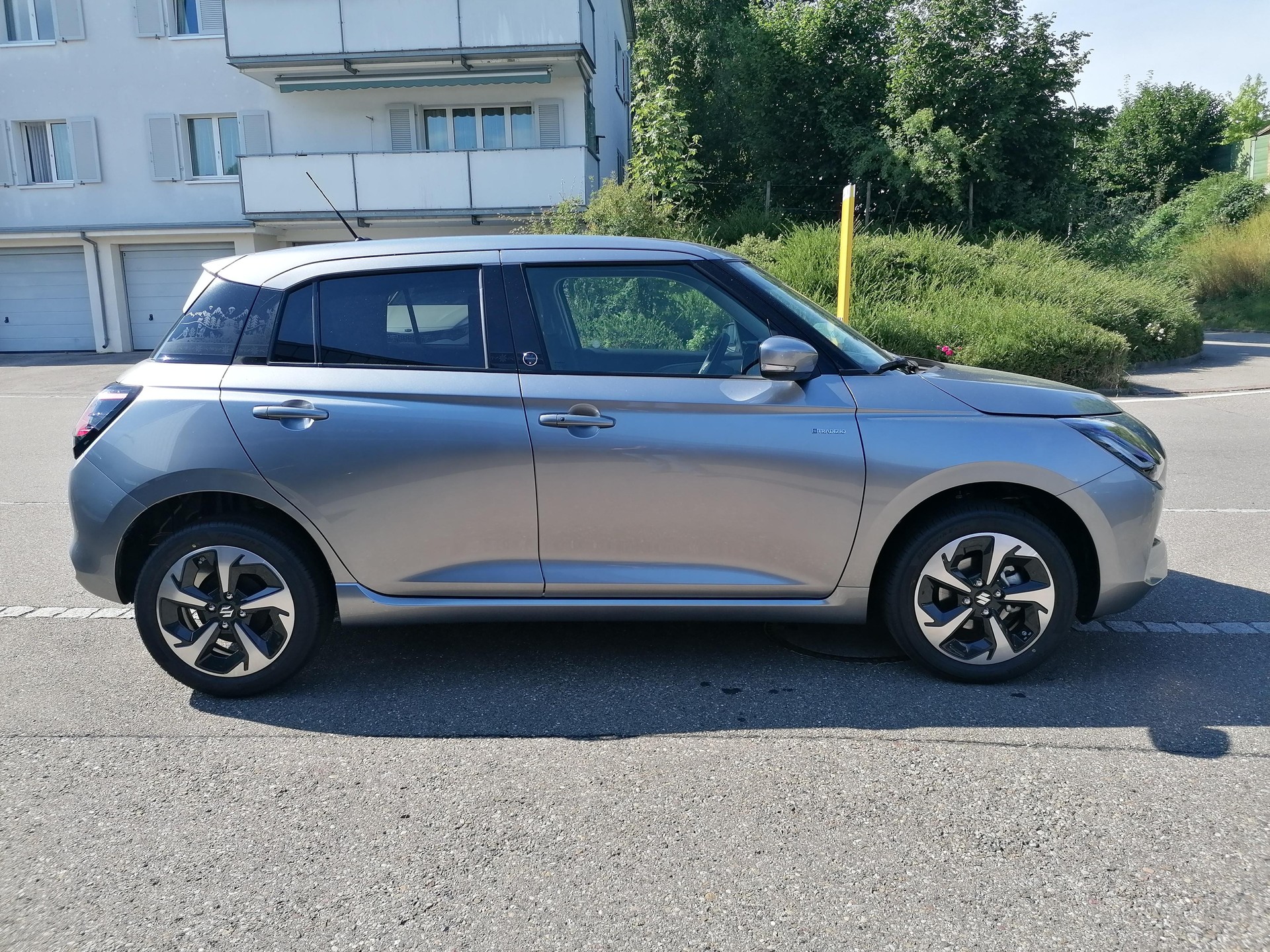 SUZUKI Swift 1.2 Compact Top Hybrid-image-3