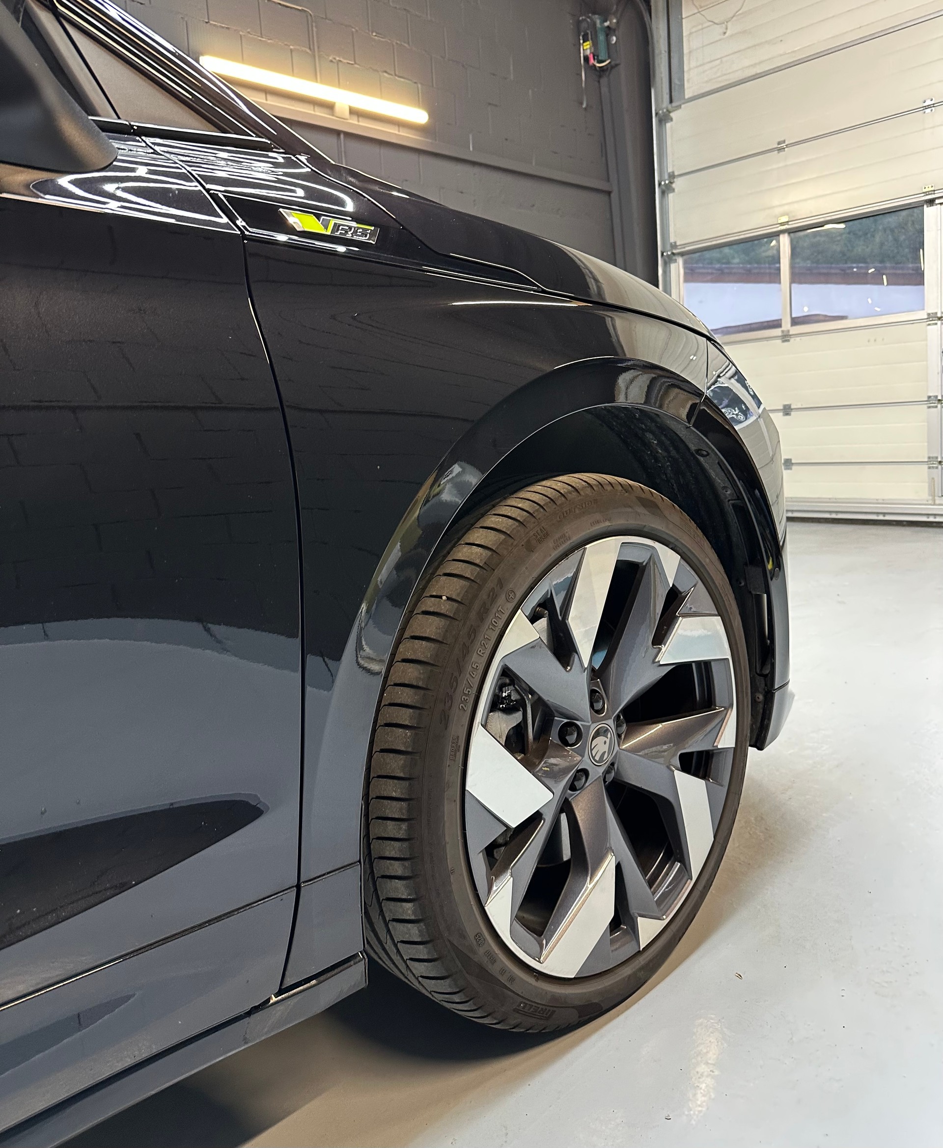SKODA Enyaq 4x4 RS // Pano // keyless go // Porte 2 Vélos // Pack Maxx // Sound Canton // Véhicule suisse 🇨🇭// Leasing dès 580.--image-3
