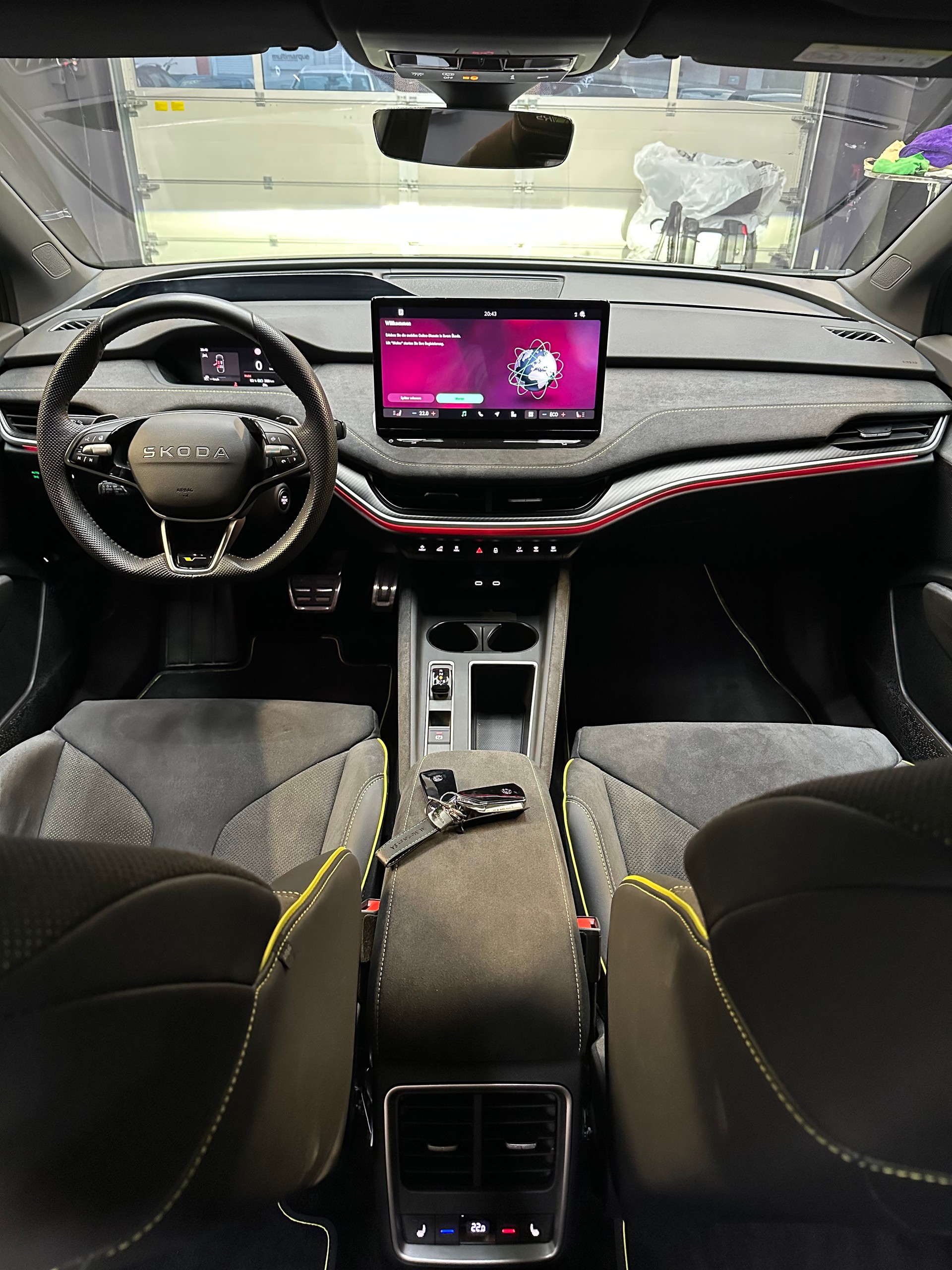 SKODA Enyaq 4x4 RS // Pano // keyless go // Porte 2 Vélos // Pack Maxx // Sound Canton // Véhicule suisse 🇨🇭// Leasing dès 580.--image-13