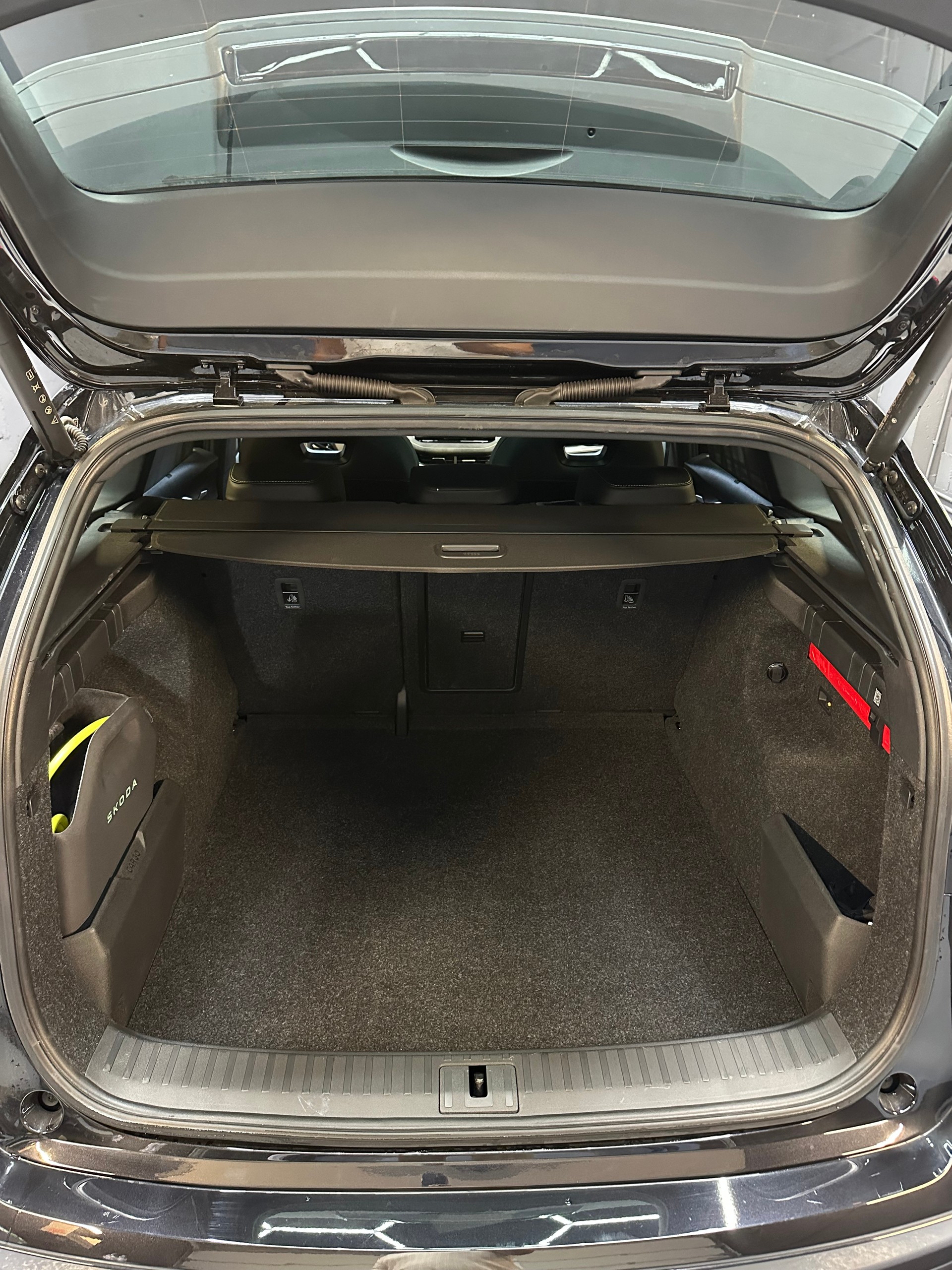 SKODA Enyaq 4x4 RS // Pano // keyless go // Porte 2 Vélos // Pack Maxx // Sound Canton // Véhicule suisse 🇨🇭// Leasing dès 580.--image-15