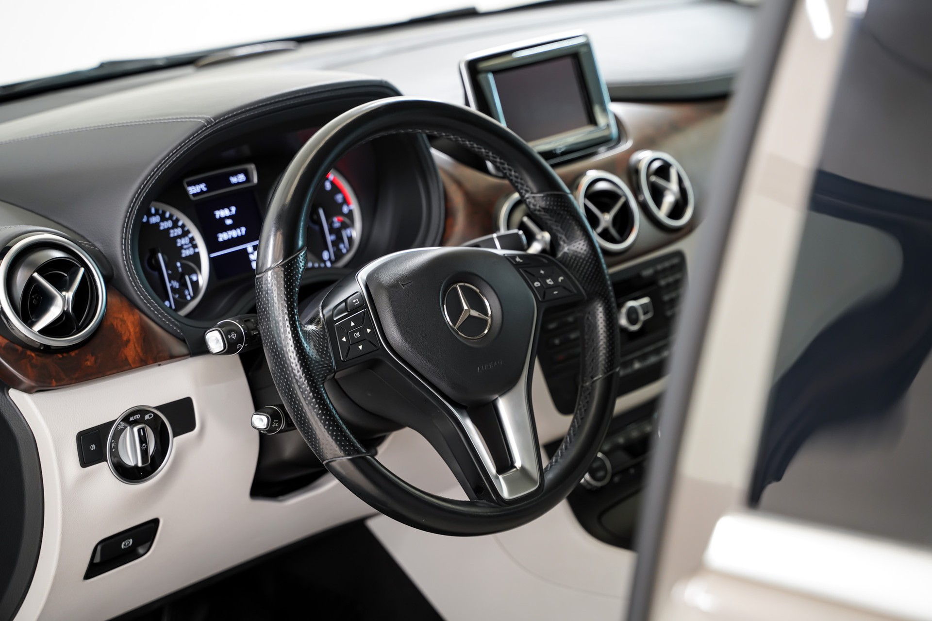 MERCEDES-BENZ B 200 CDI 7G-DCT-image-8