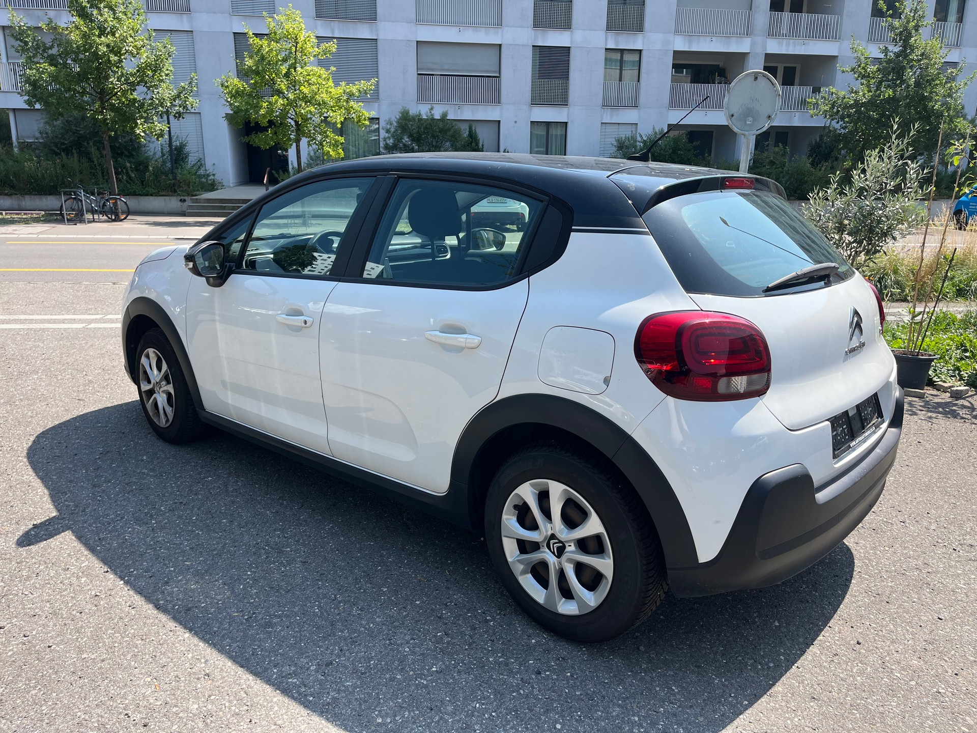 CITROEN C3 1.2i Attraction-image-2