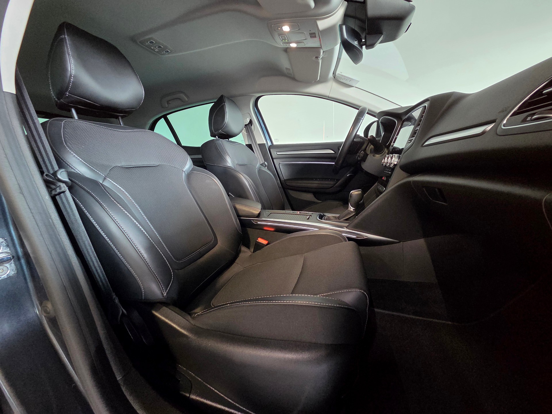RENAULT Mégane 1.3 TCe 160 Intens EDC-image-15