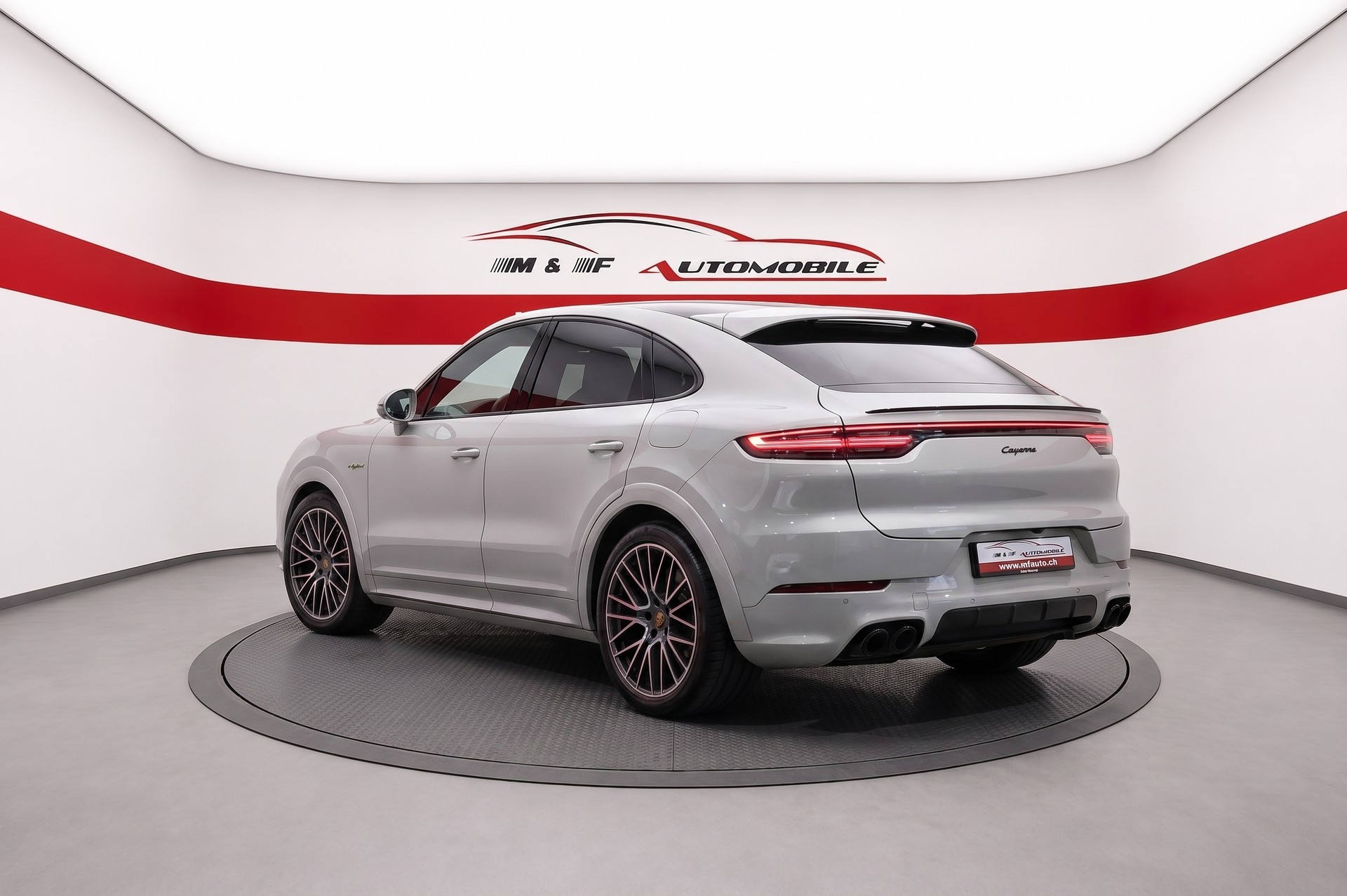PORSCHE Cayenne Coupé 3.0 V6 E-Hybrid CH FAHRZEUG ( cashmerebeigemetallic )-showroom-element-3