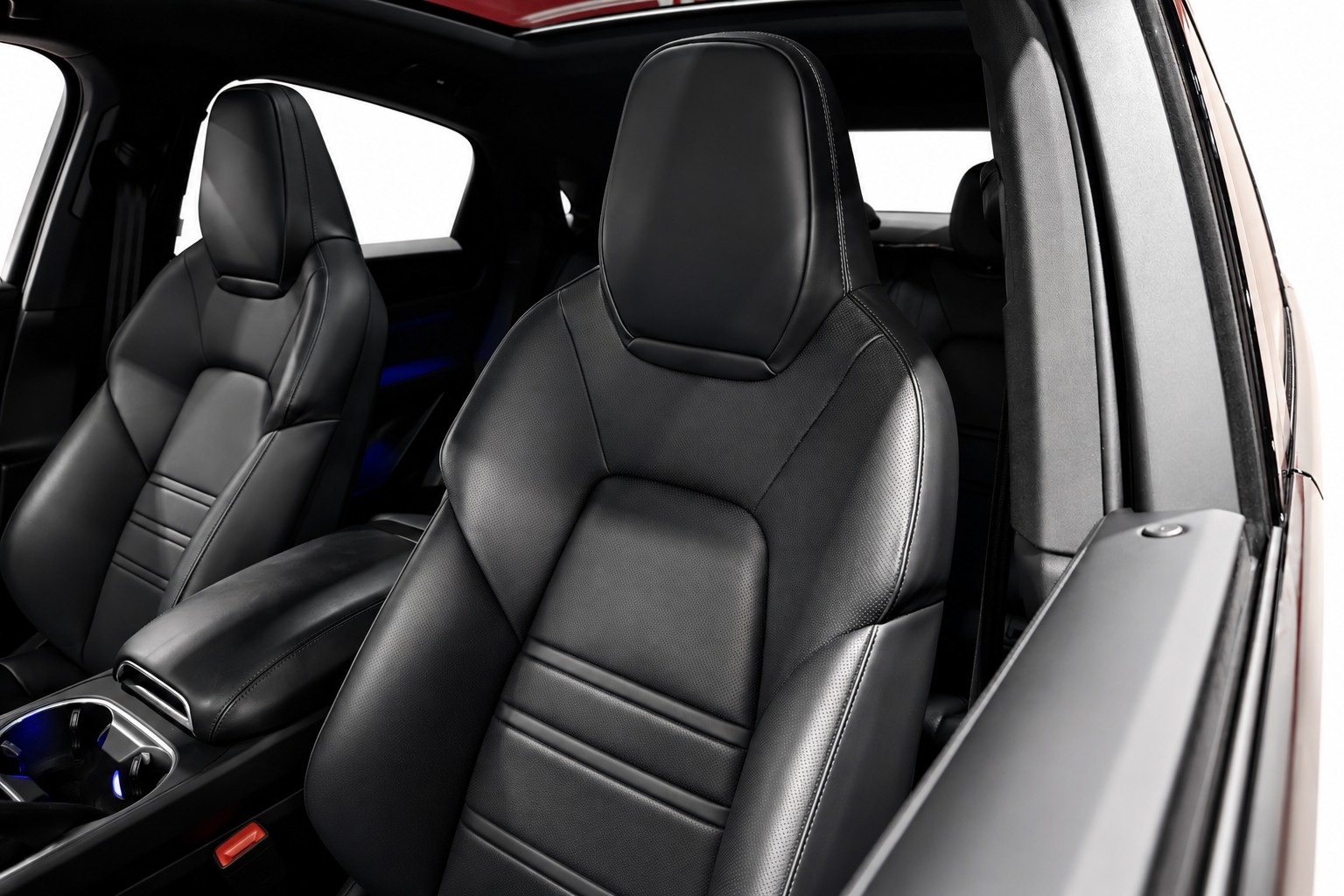PORSCHE Cayenne Coupé 3.0 V6 E-Hybrid CH FAHRZEUG ( cashmerebeigemetallic )-image-18