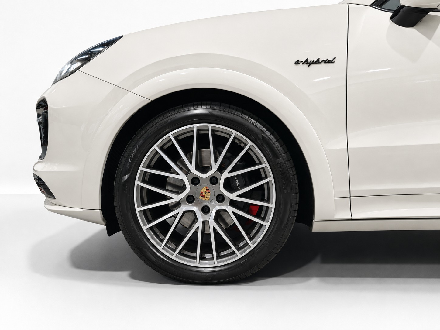 PORSCHE Cayenne Coupé 3.0 V6 E-Hybrid CH FAHRZEUG ( cashmerebeigemetallic )-image-14
