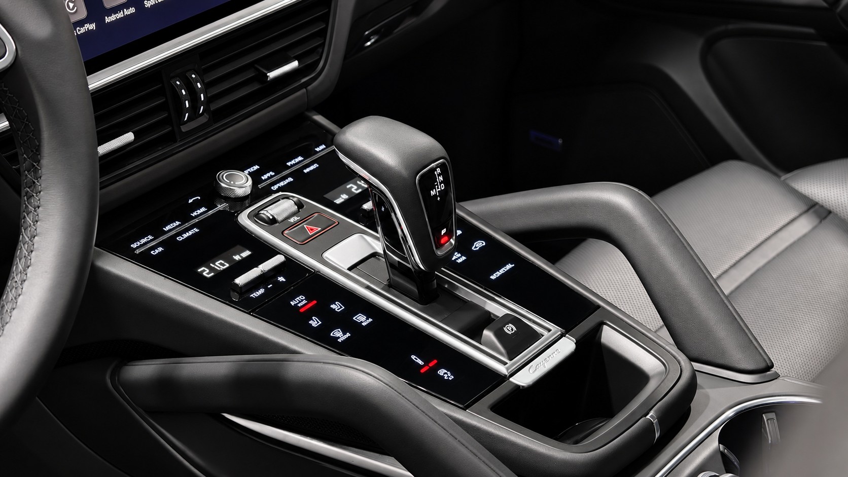 PORSCHE Cayenne Coupé 3.0 V6 E-Hybrid CH FAHRZEUG ( cashmerebeigemetallic )-image-27