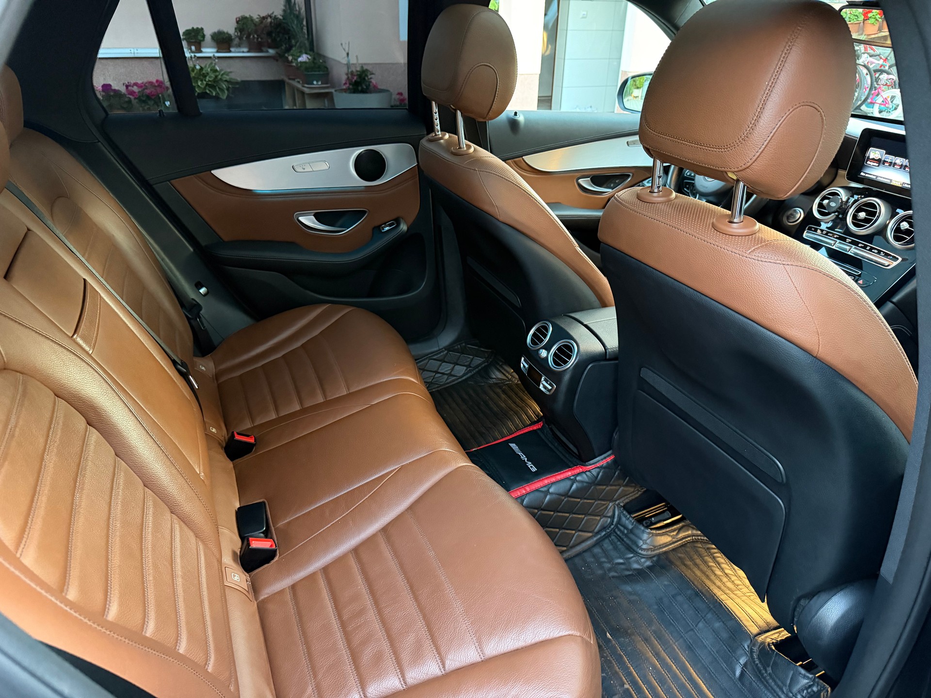 MERCEDES-BENZ GLC 250 d AMG Line 4m-image-4